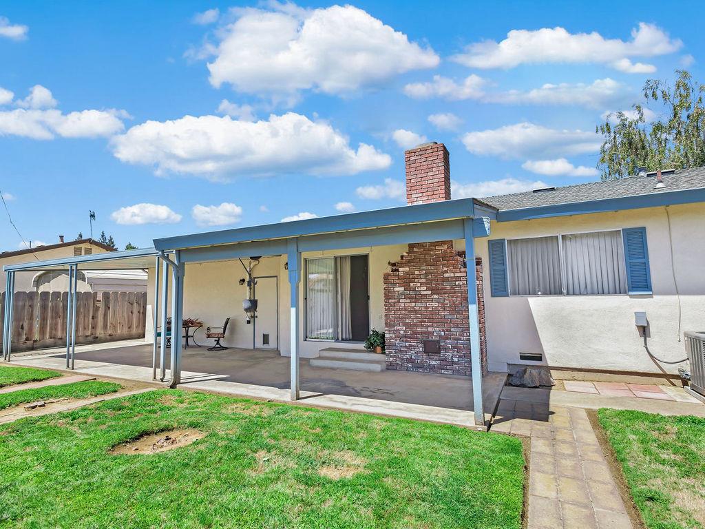 1700 Carignane Way, Escalon, CA 95320
