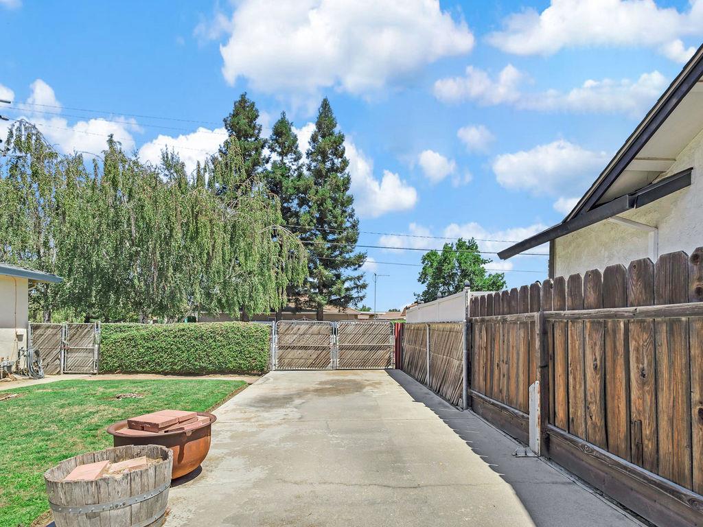 1700 Carignane Way, Escalon, CA 95320