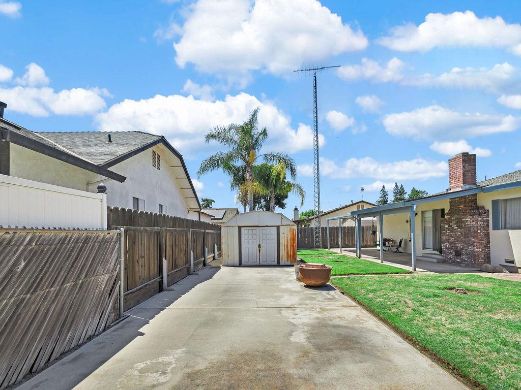 1700 Carignane Way, Escalon, CA 95320