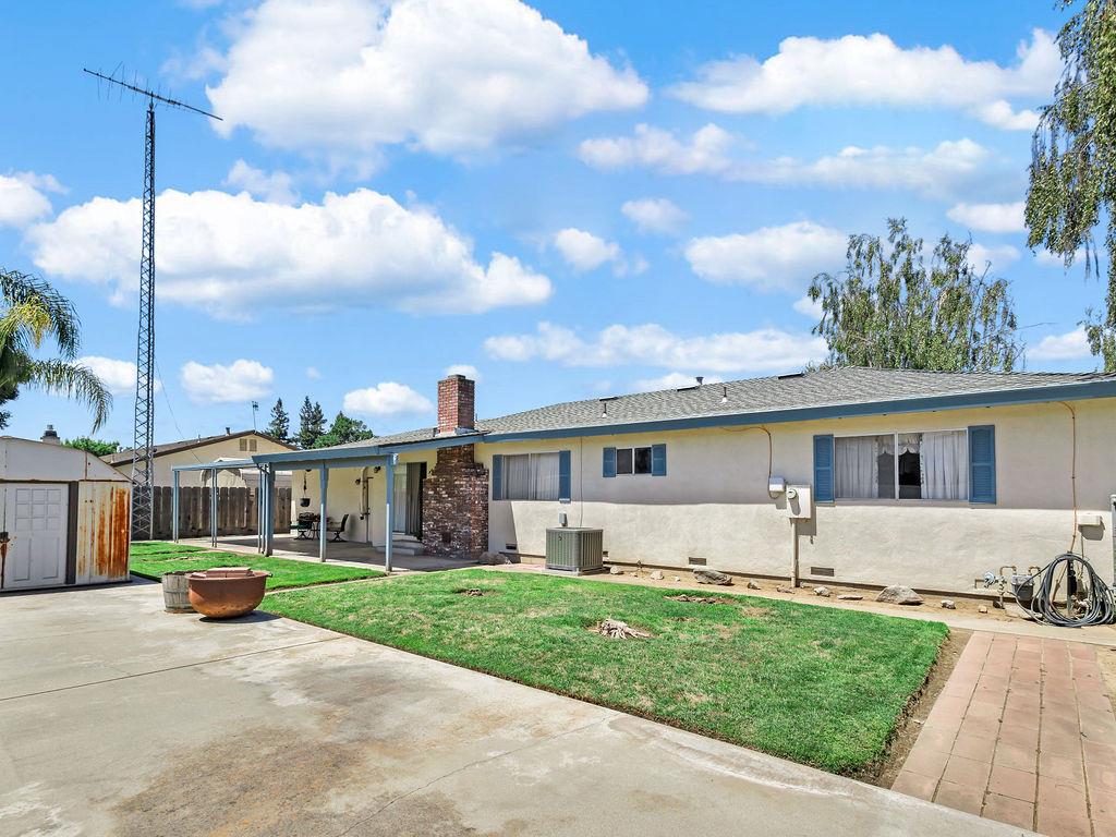 1700 Carignane Way, Escalon, CA 95320