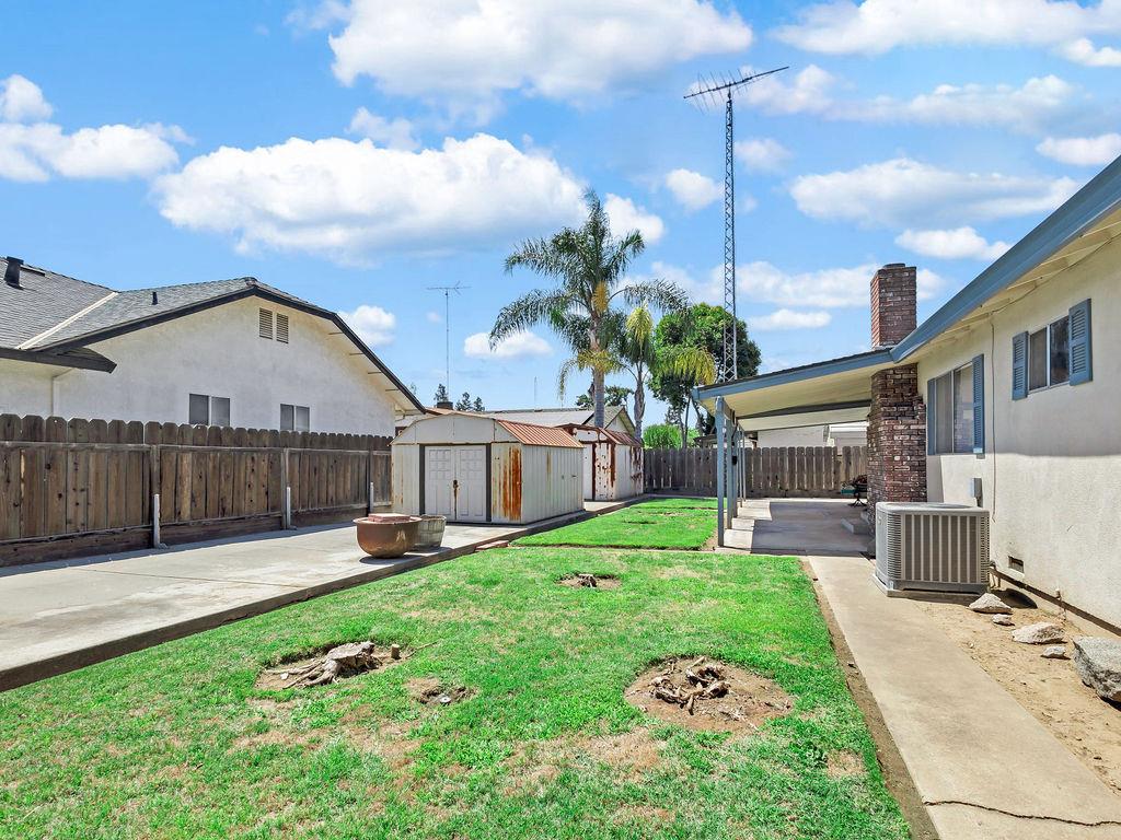 1700 Carignane Way, Escalon, CA 95320