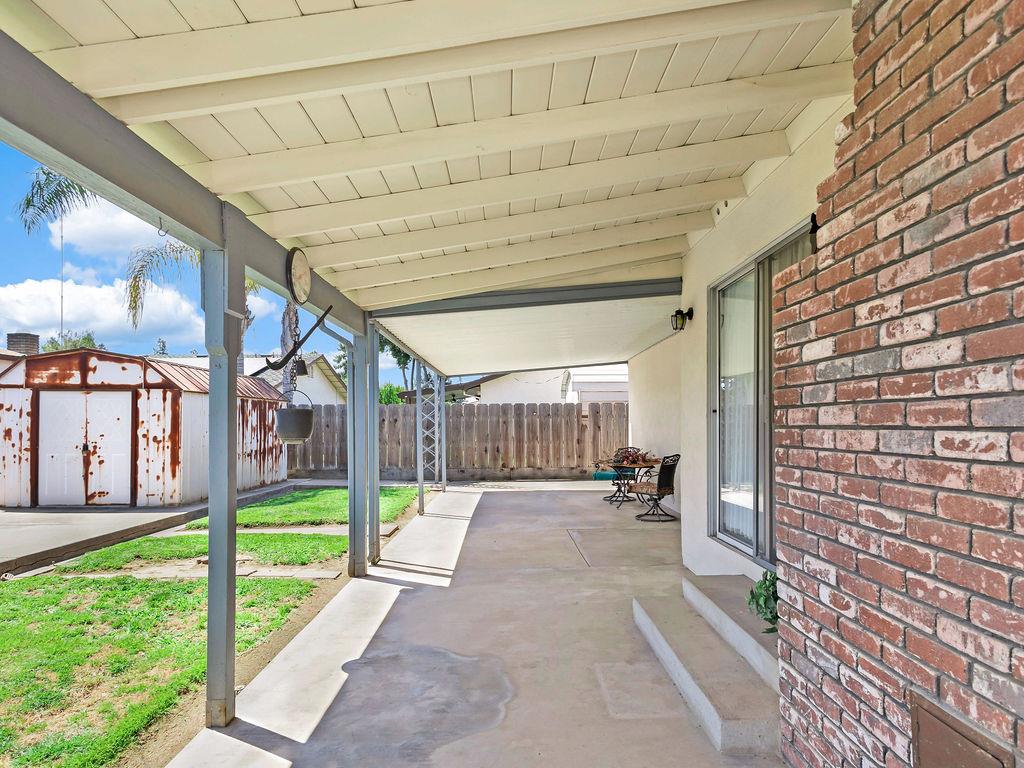 1700 Carignane Way, Escalon, CA 95320