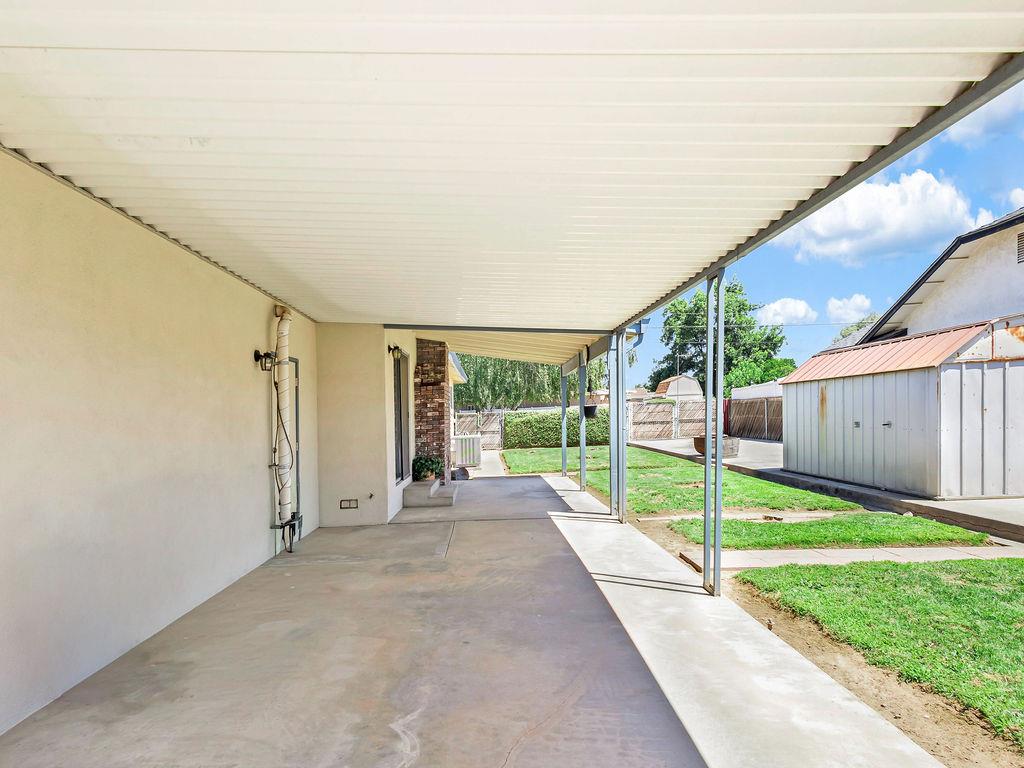 1700 Carignane Way, Escalon, CA 95320