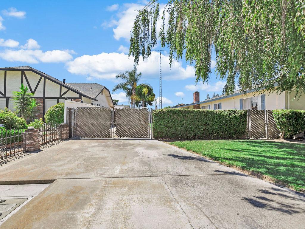 1700 Carignane Way, Escalon, CA 95320