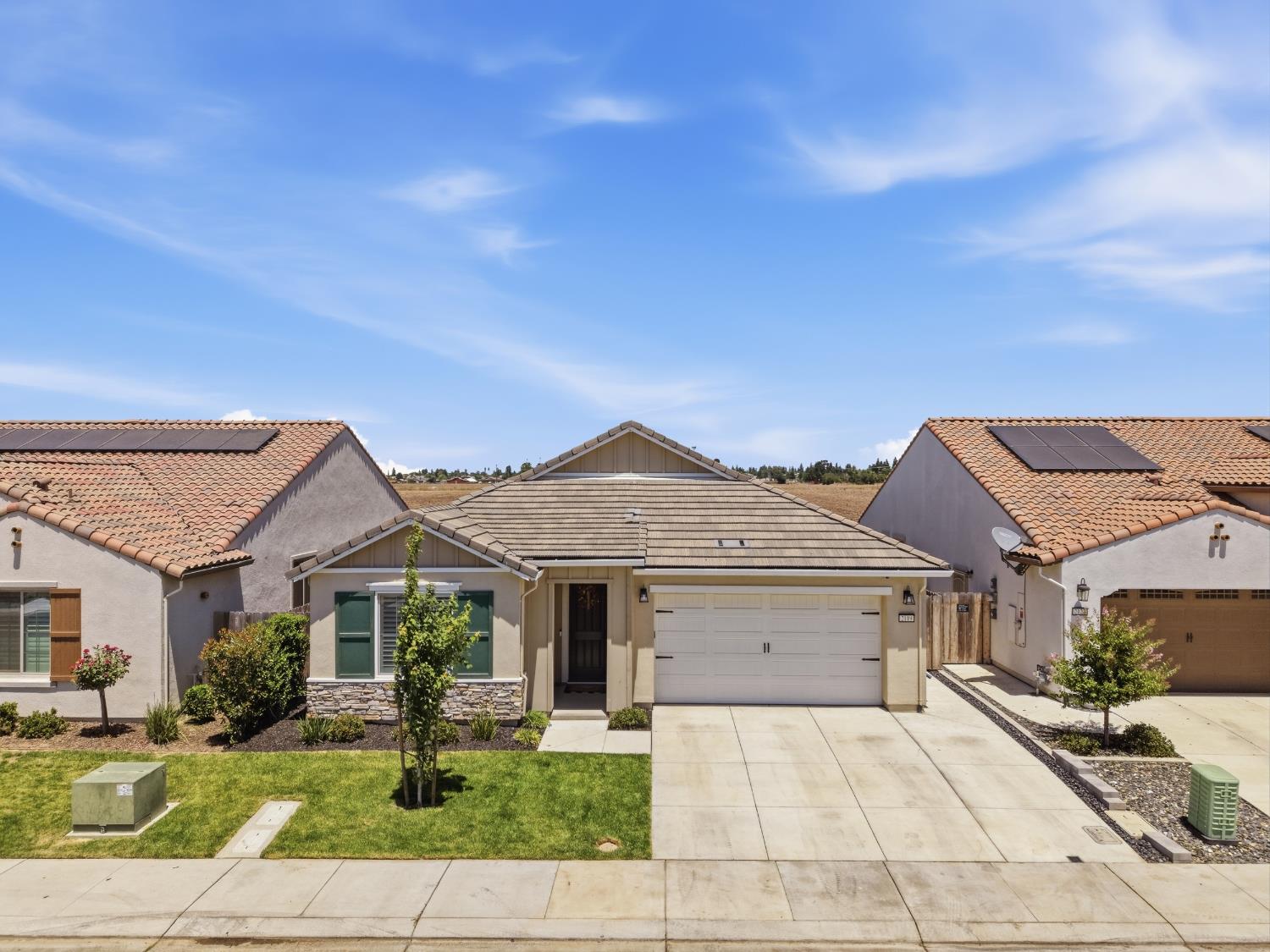 2119 Satinleaf Dr, Riverbank, CA 95367