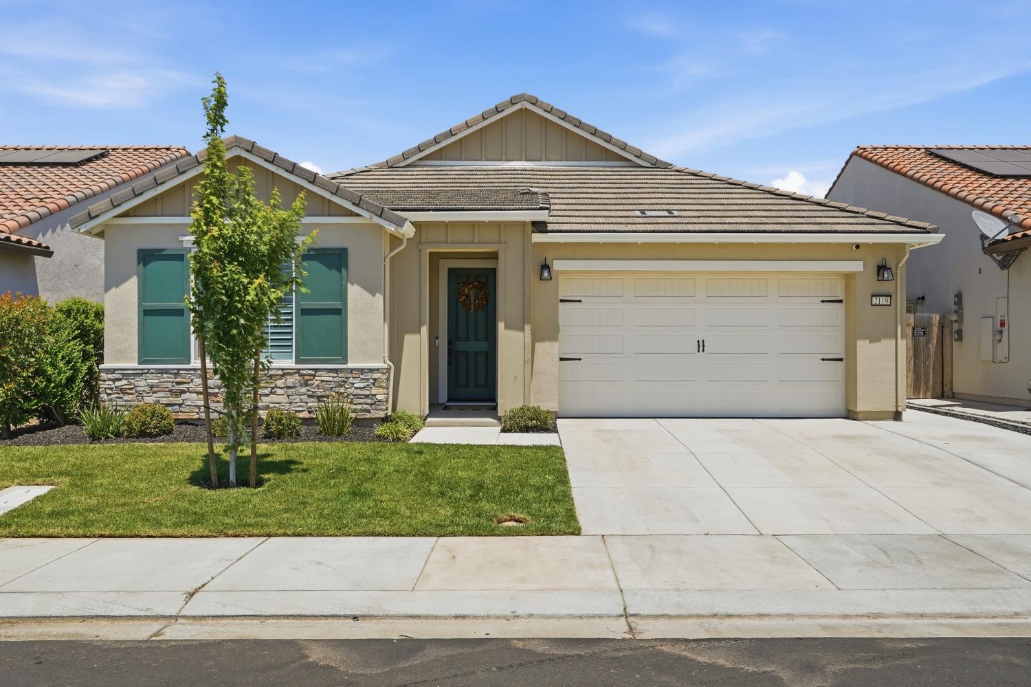 2119 Satinleaf Dr, Riverbank, CA 95367