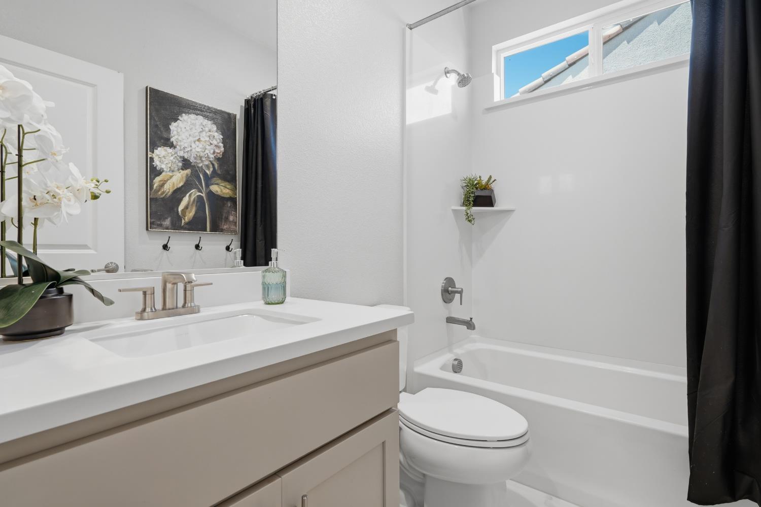2119 Satinleaf Dr, Riverbank, CA 95367