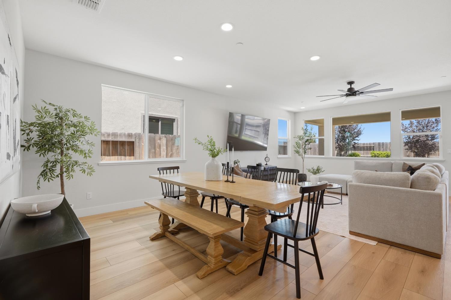 2119 Satinleaf Dr, Riverbank, CA 95367
