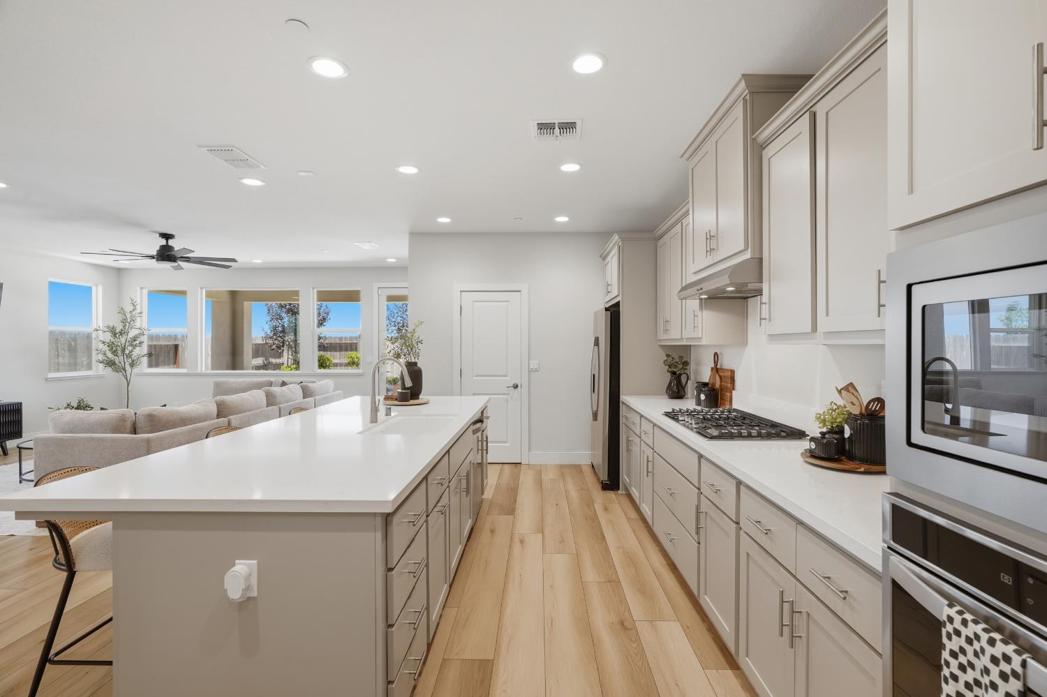 2119 Satinleaf Dr, Riverbank, CA 95367