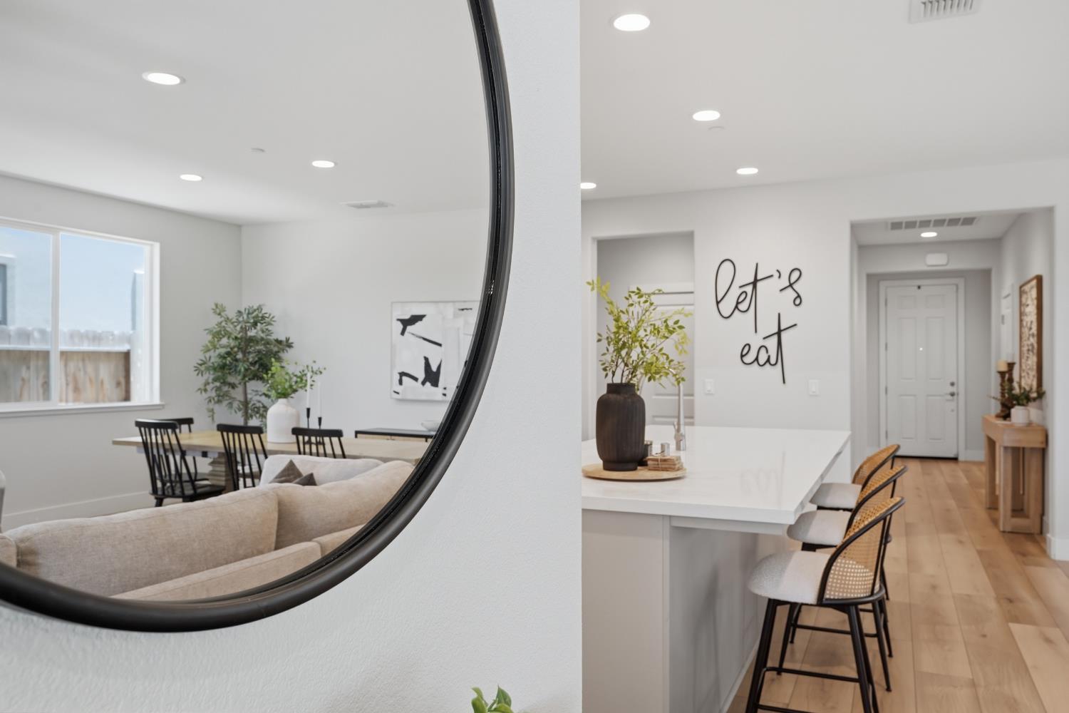 2119 Satinleaf Dr, Riverbank, CA 95367