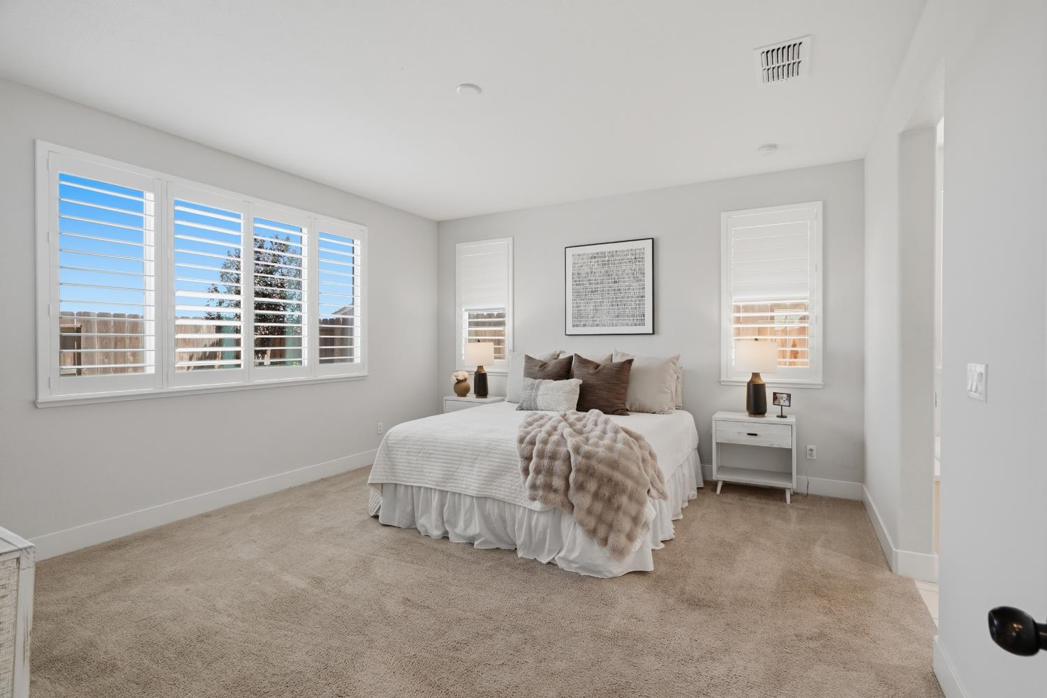 2119 Satinleaf Dr, Riverbank, CA 95367