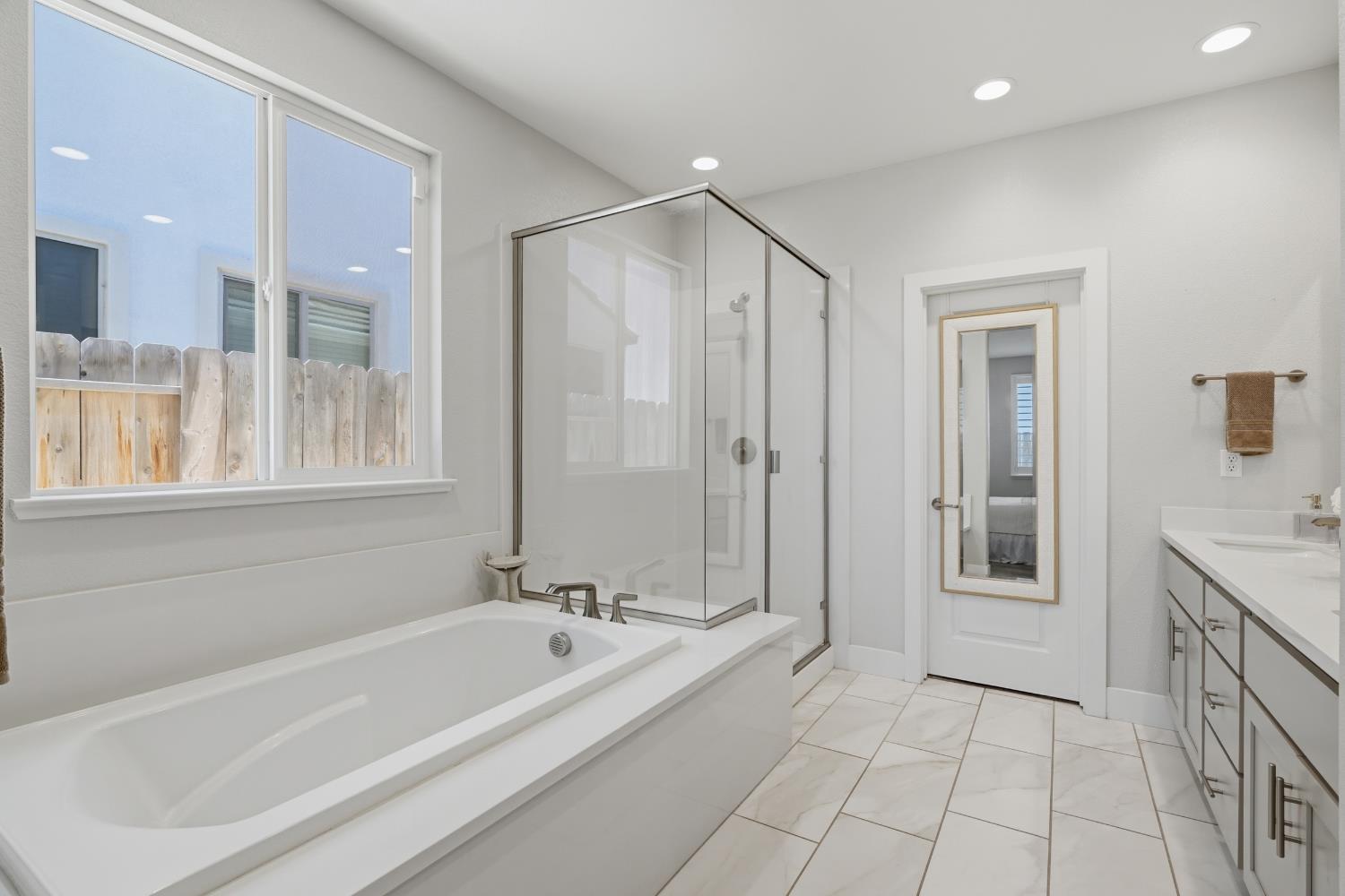 2119 Satinleaf Dr, Riverbank, CA 95367
