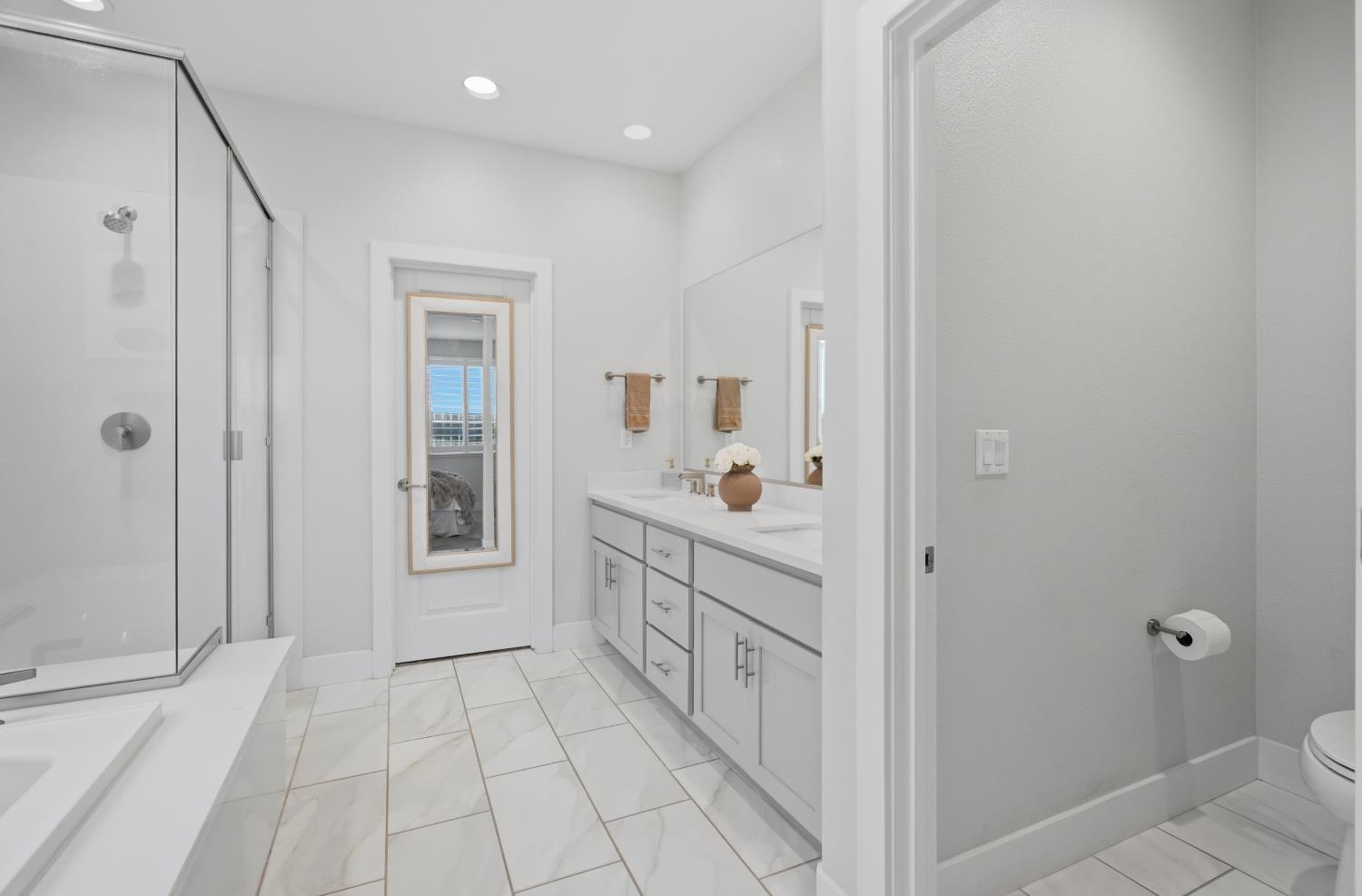 2119 Satinleaf Dr, Riverbank, CA 95367