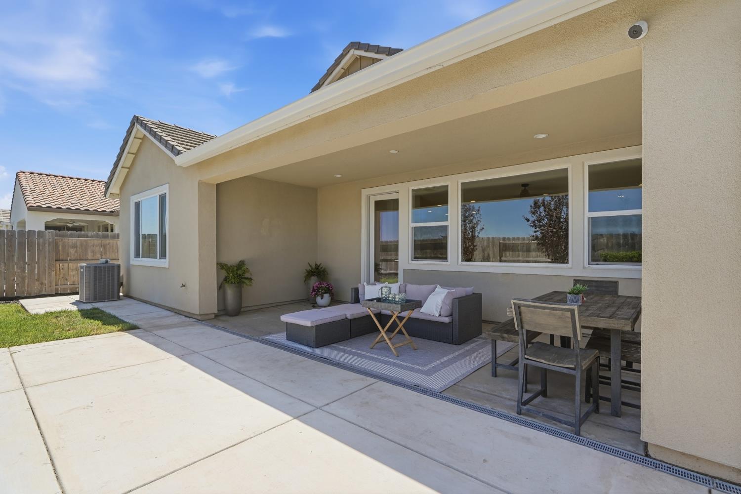 2119 Satinleaf Dr, Riverbank, CA 95367