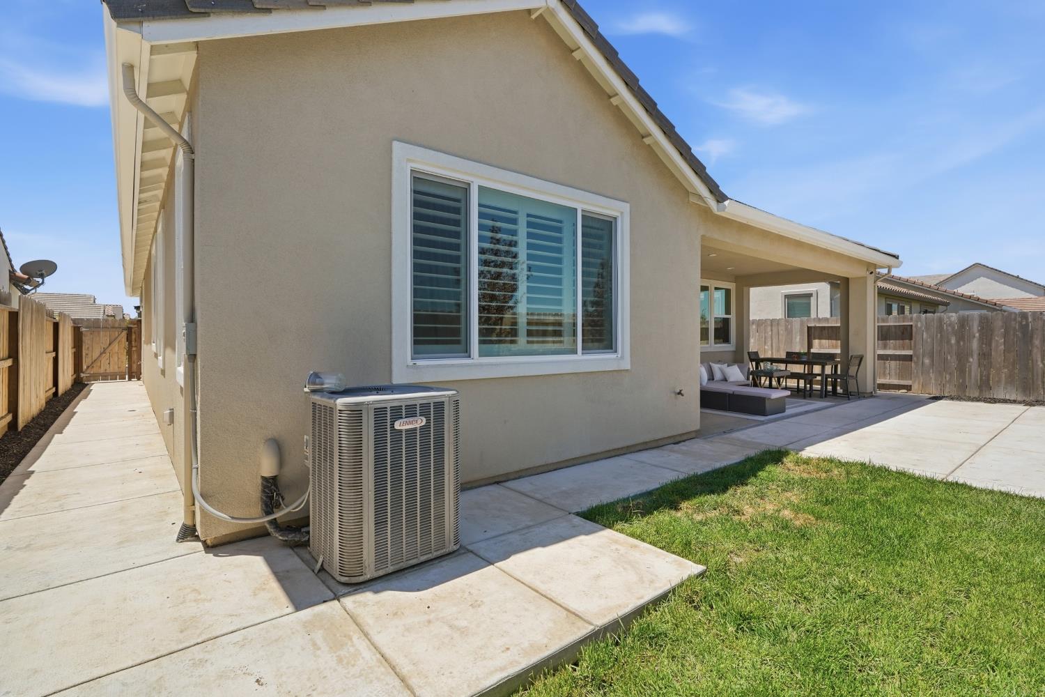 2119 Satinleaf Dr, Riverbank, CA 95367