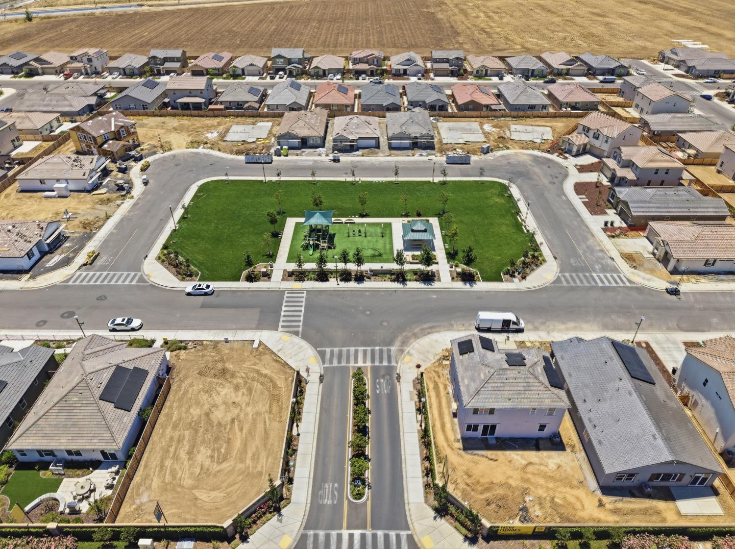 2119 Satinleaf Dr, Riverbank, CA 95367