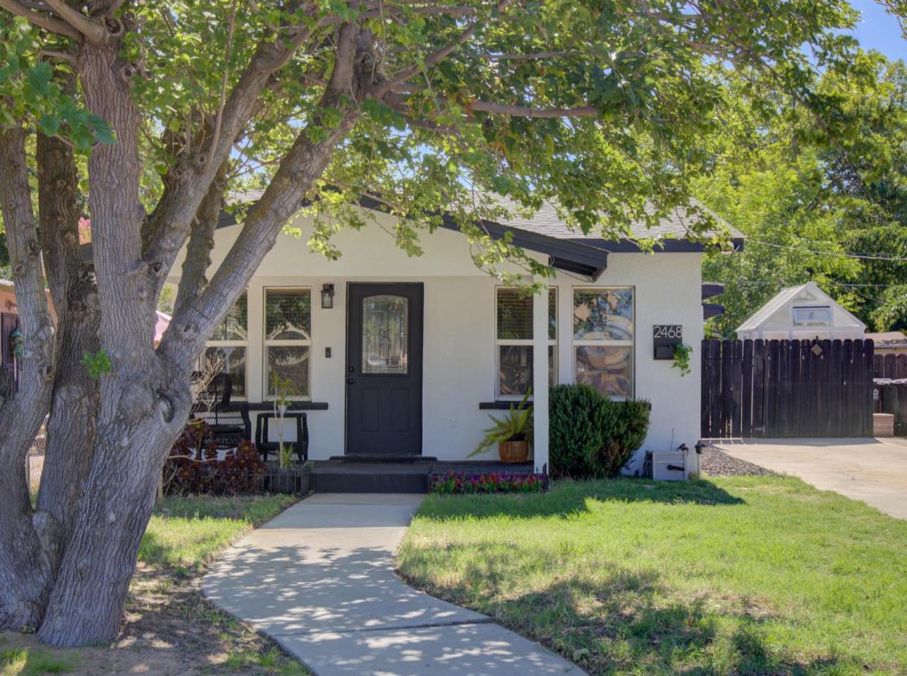 2468 6th St, Hughson, CA 95326