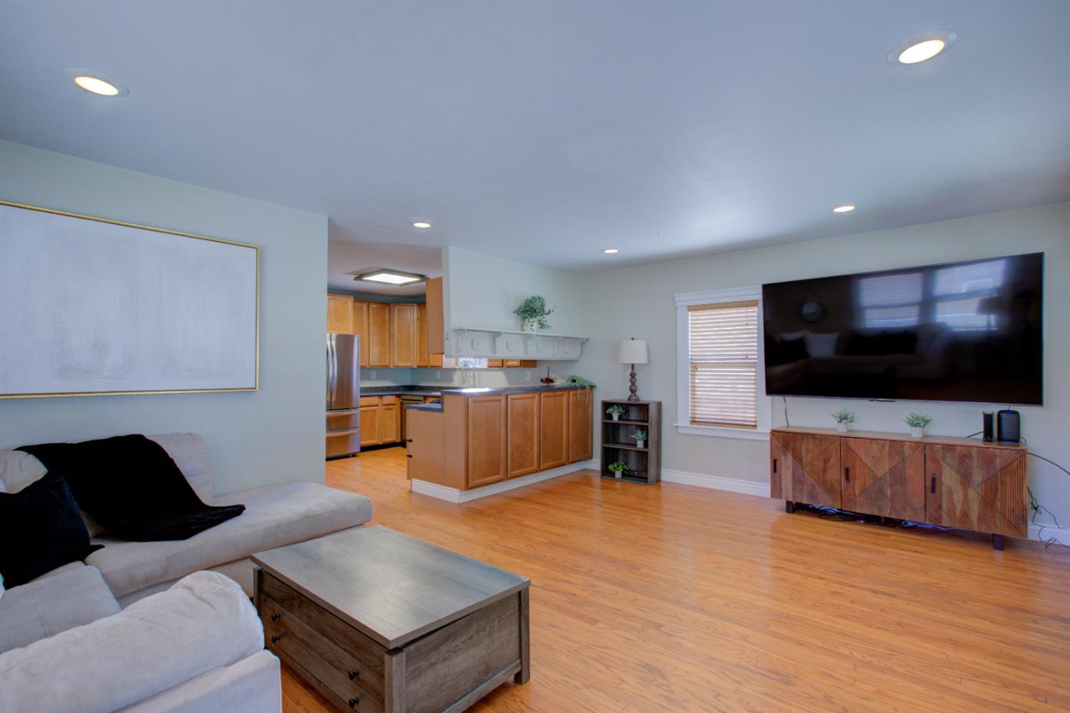 2468 6th St, Hughson, CA 95326