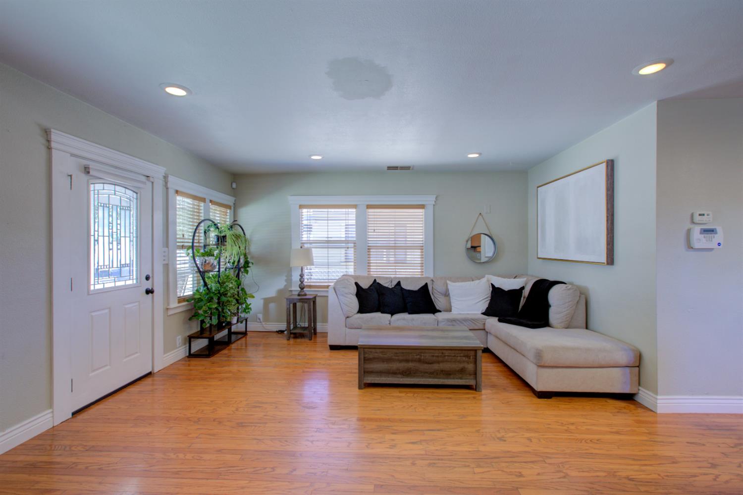 2468 6th St, Hughson, CA 95326