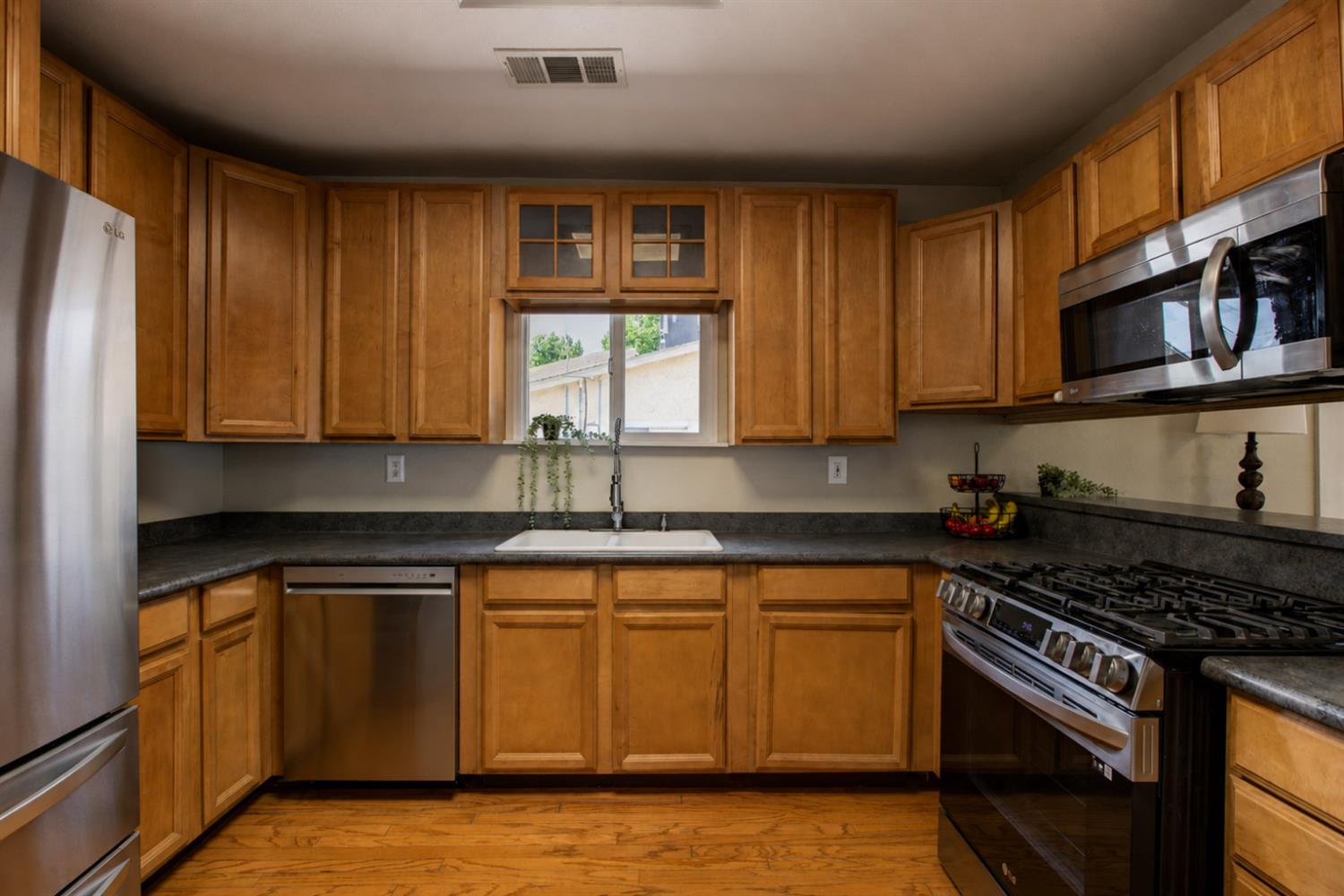 2468 6th St, Hughson, CA 95326