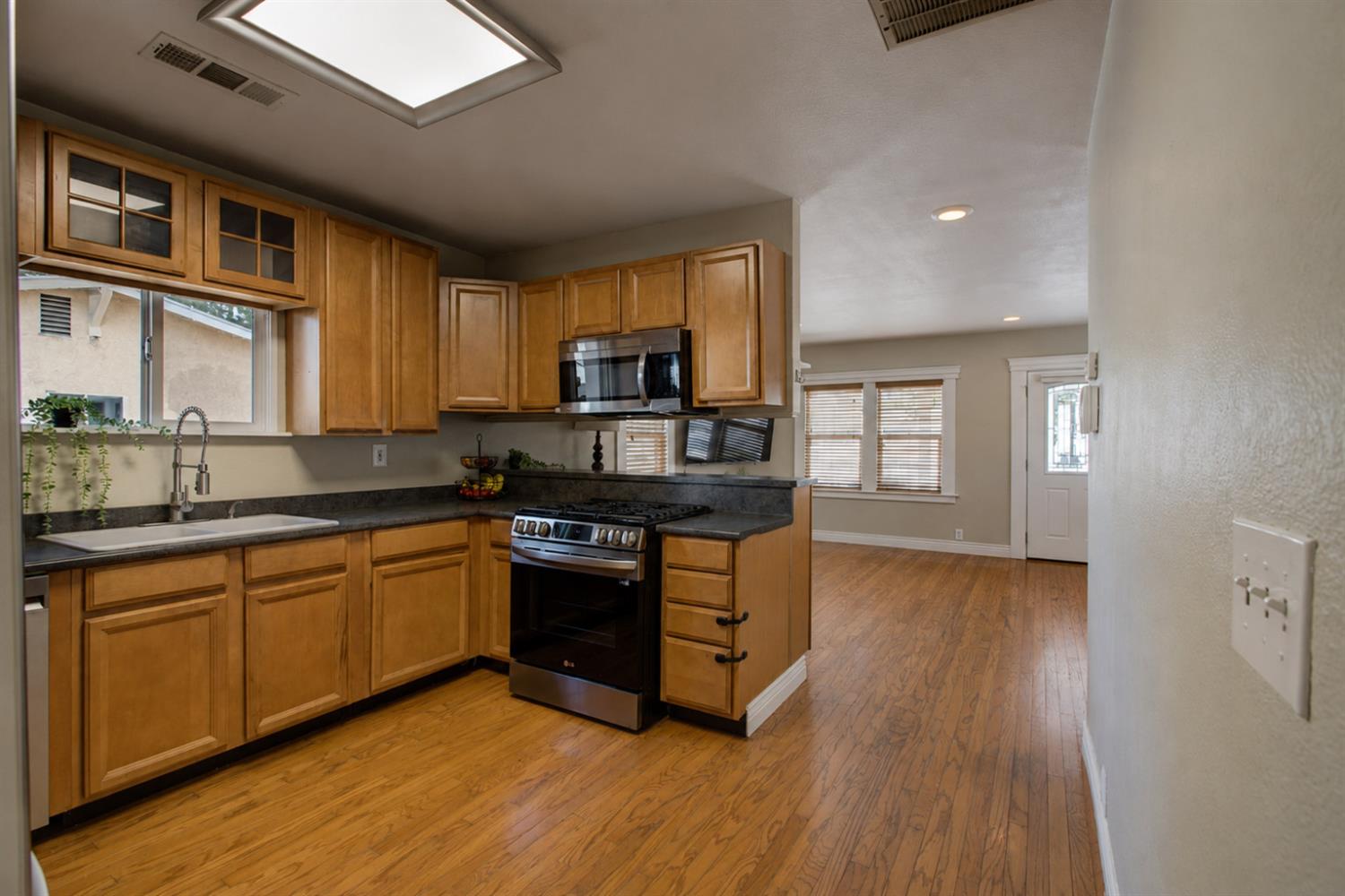 2468 6th St, Hughson, CA 95326