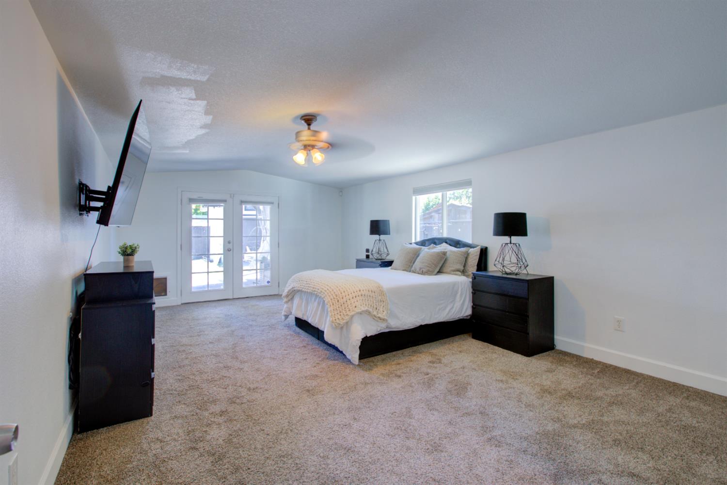 2468 6th St, Hughson, CA 95326