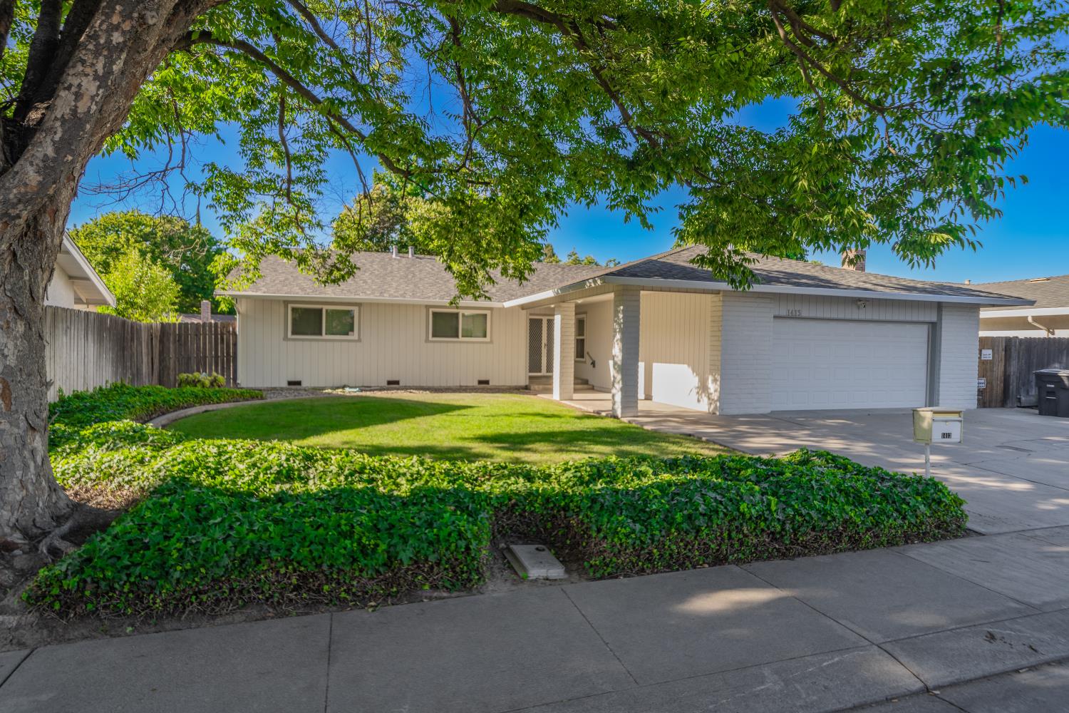 1413 Clovewood Ave, Modesto, CA 95355