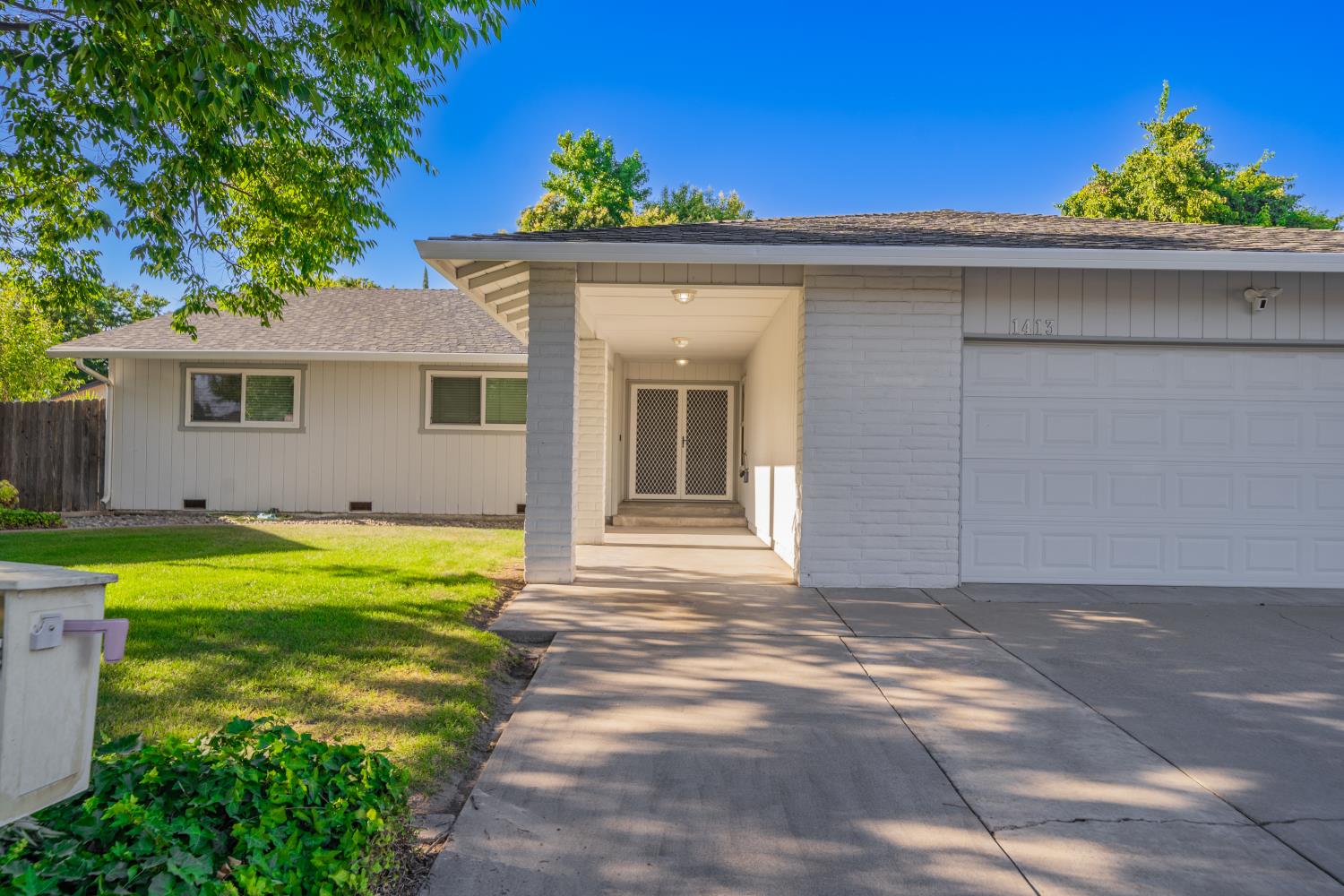 1413 Clovewood Ave, Modesto, CA 95355