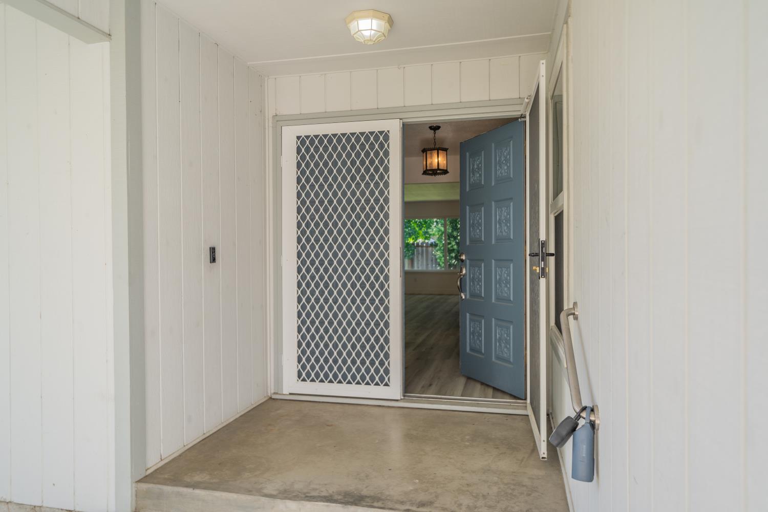 1413 Clovewood Ave, Modesto, CA 95355