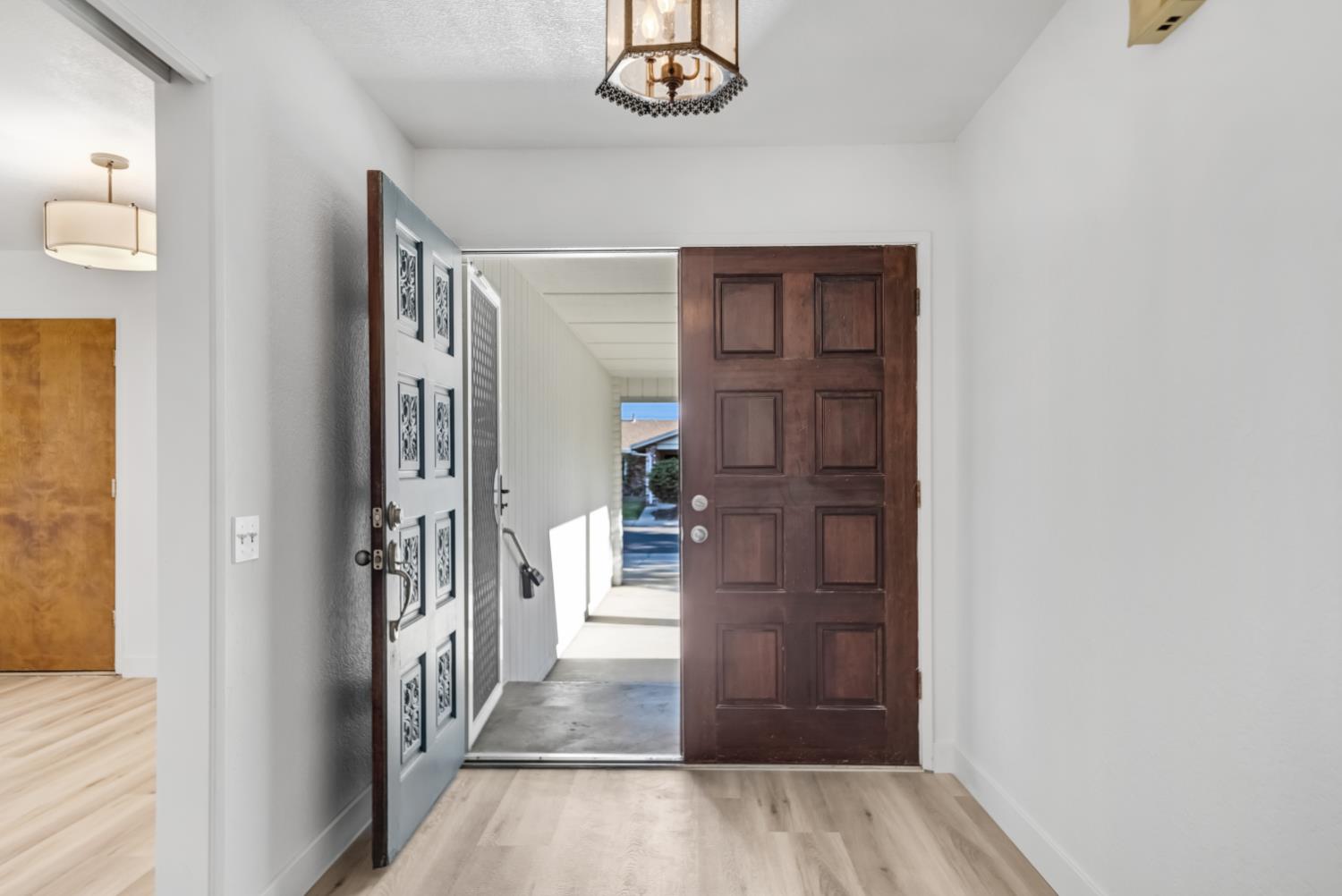 1413 Clovewood Ave, Modesto, CA 95355