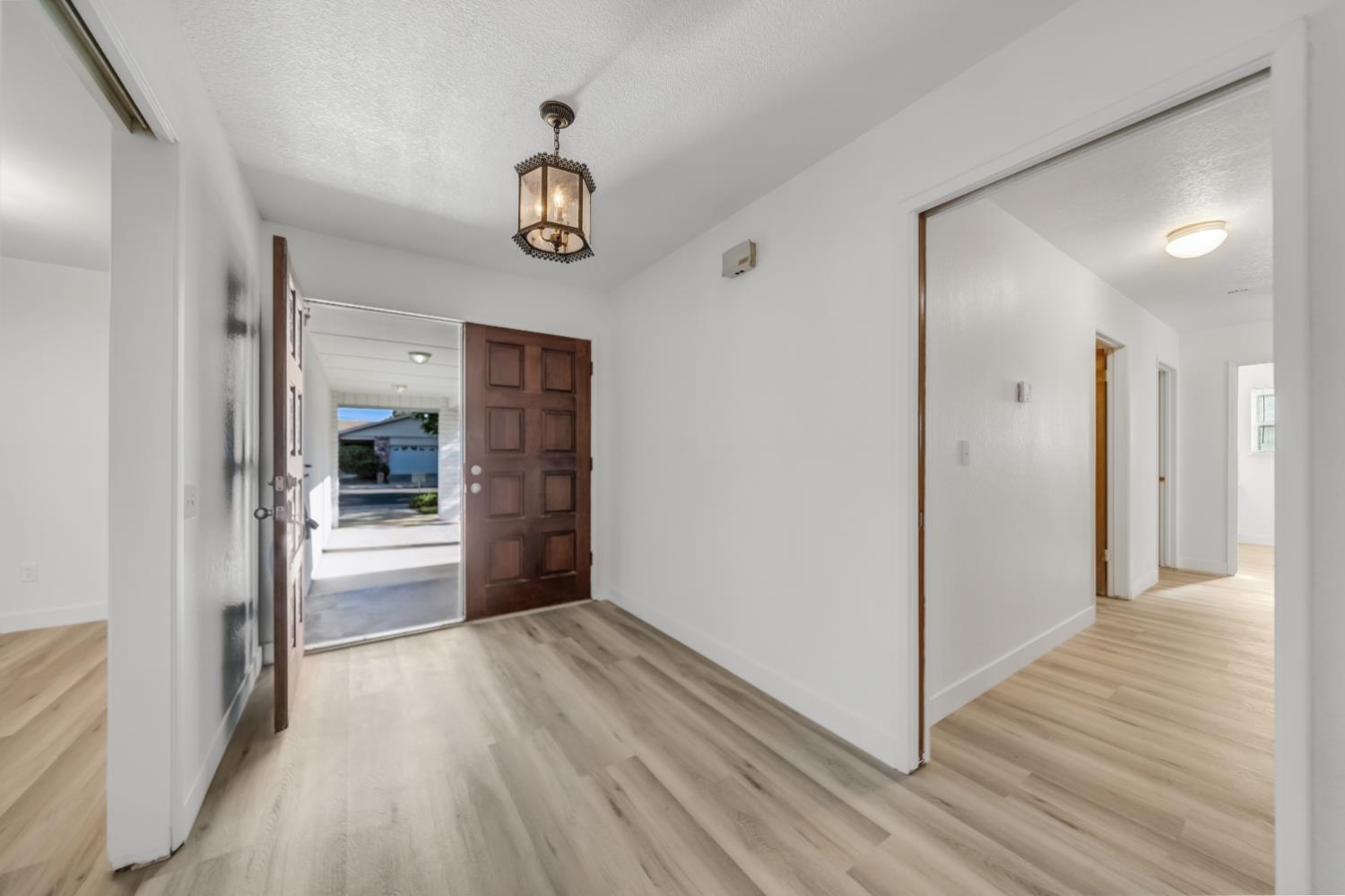 1413 Clovewood Ave, Modesto, CA 95355