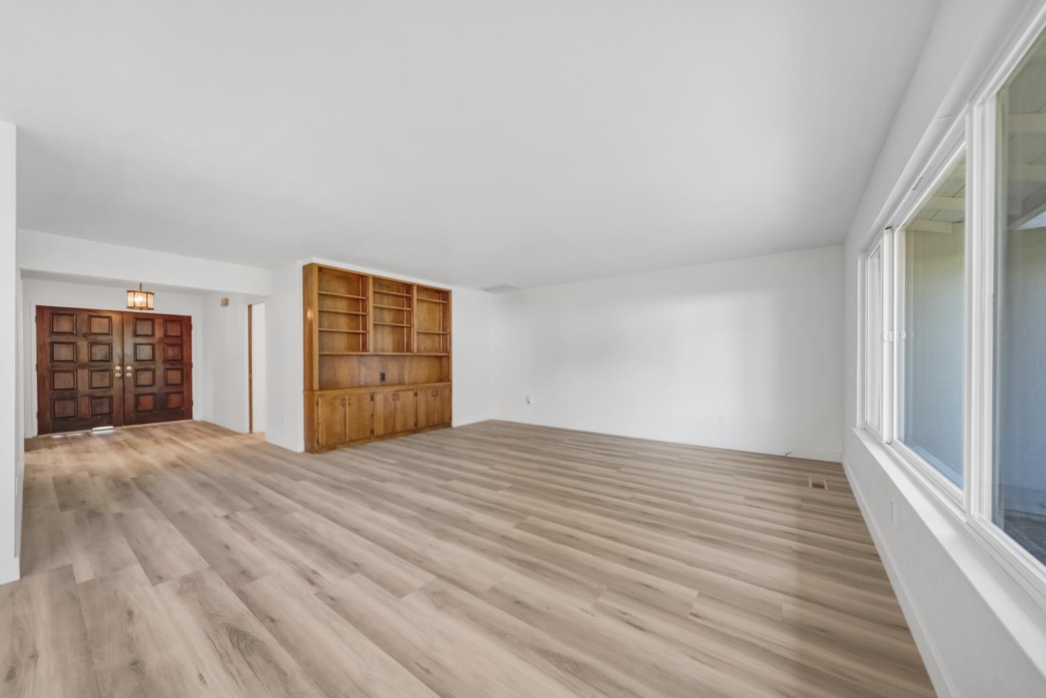 1413 Clovewood Ave, Modesto, CA 95355
