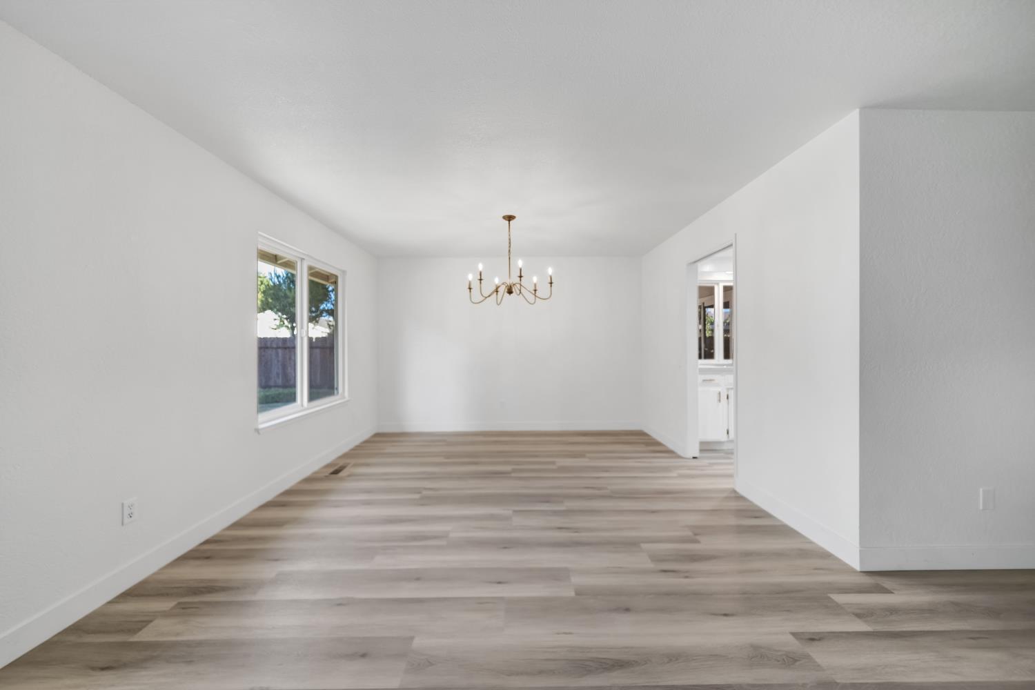 1413 Clovewood Ave, Modesto, CA 95355