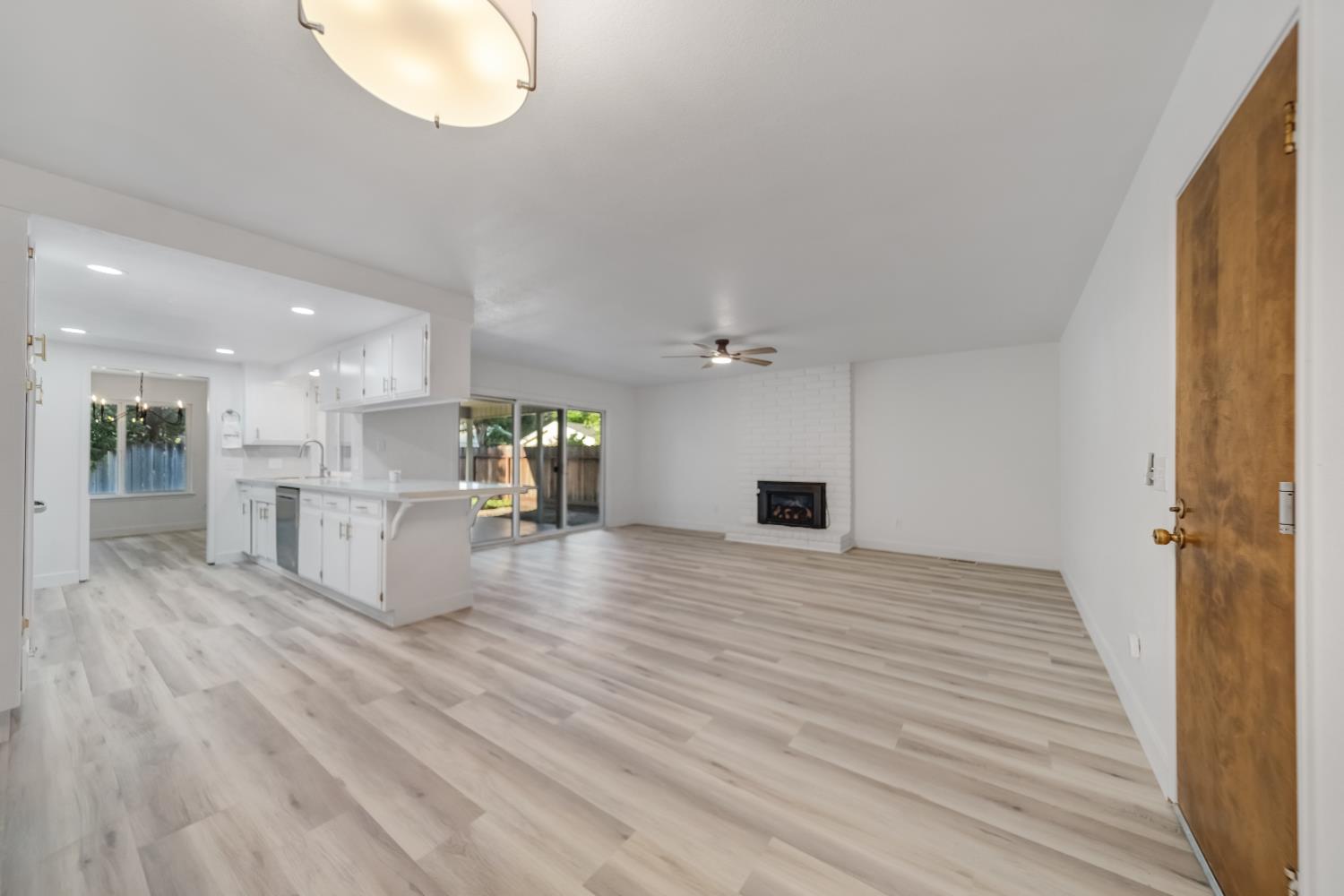 1413 Clovewood Ave, Modesto, CA 95355