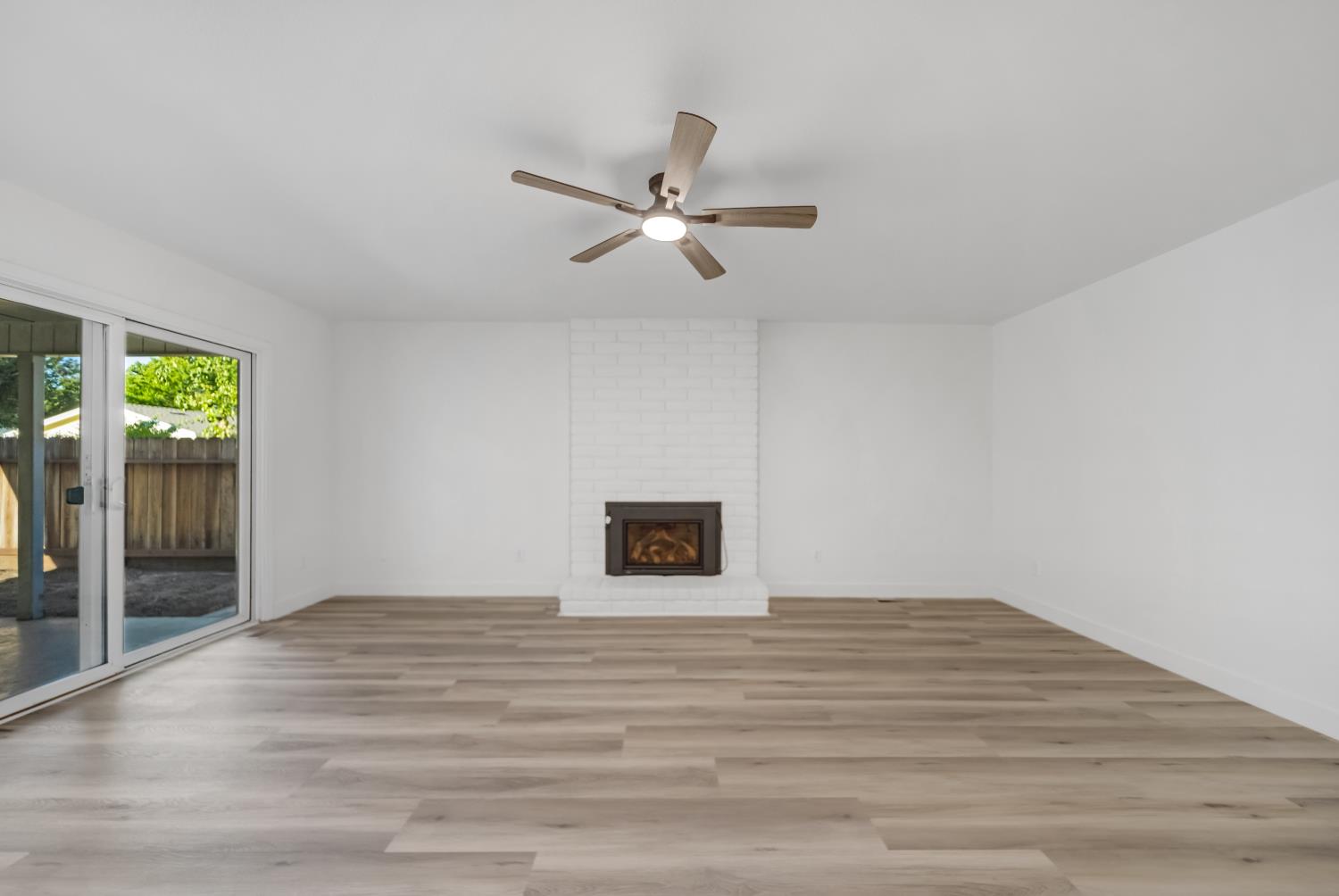 1413 Clovewood Ave, Modesto, CA 95355