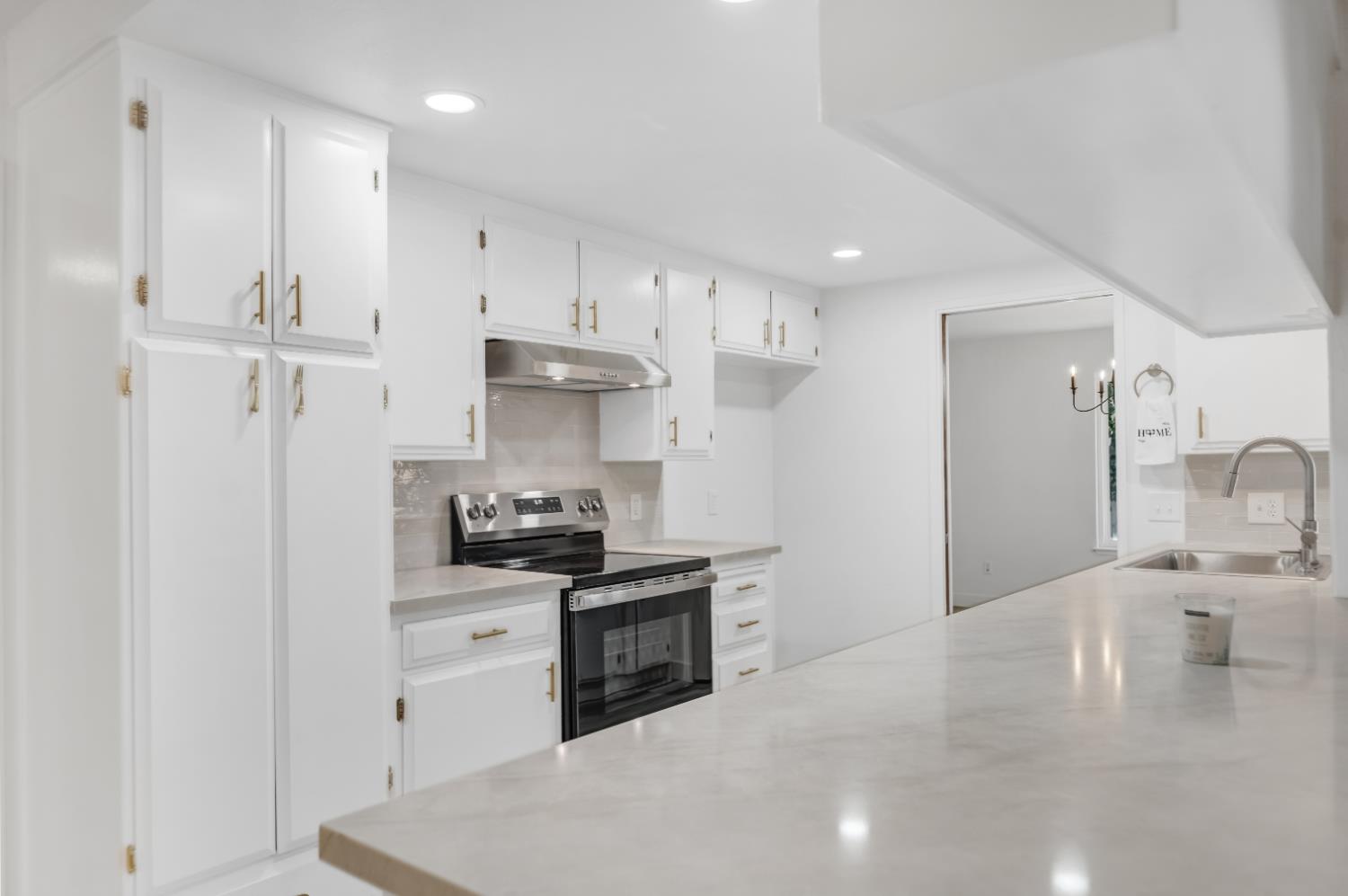 1413 Clovewood Ave, Modesto, CA 95355