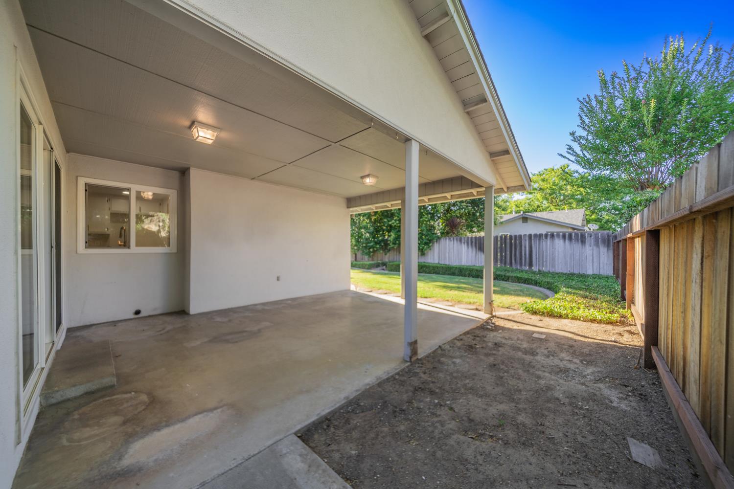 1413 Clovewood Ave, Modesto, CA 95355