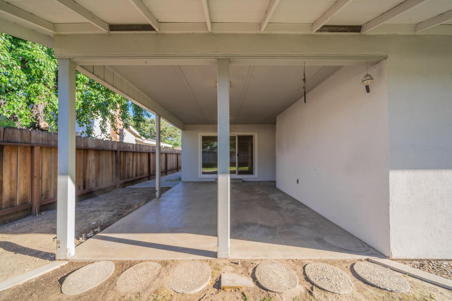 1413 Clovewood Ave, Modesto, CA 95355