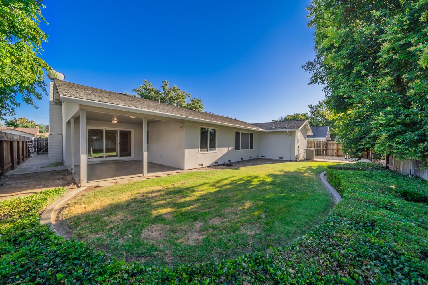 1413 Clovewood Ave, Modesto, CA 95355