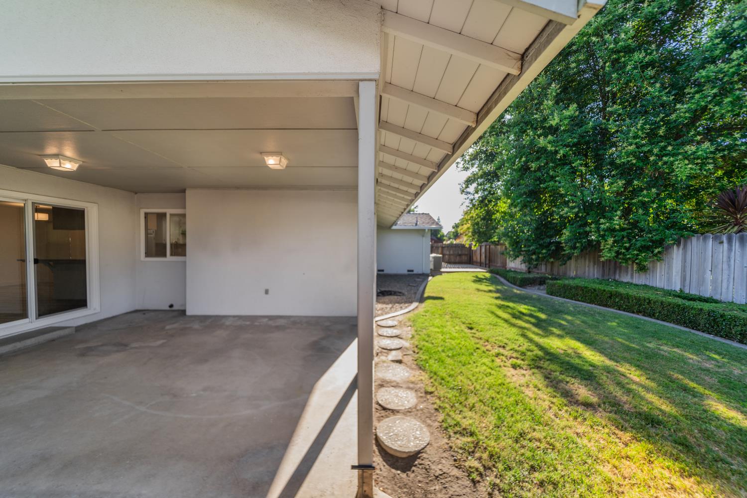 1413 Clovewood Ave, Modesto, CA 95355