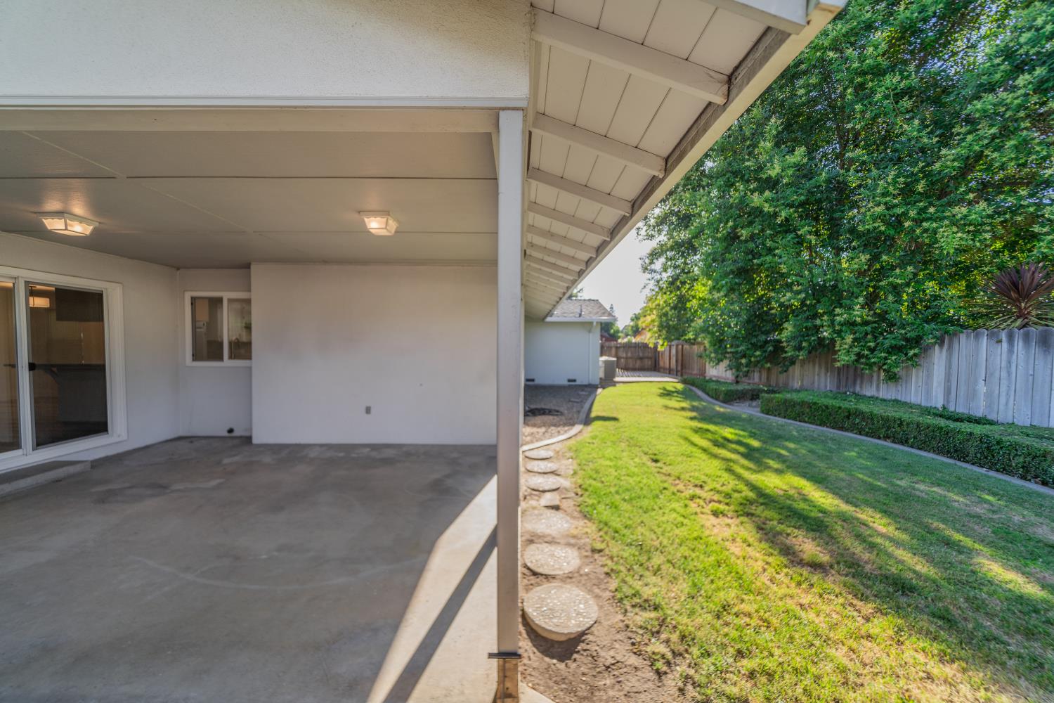 1413 Clovewood Ave, Modesto, CA 95355