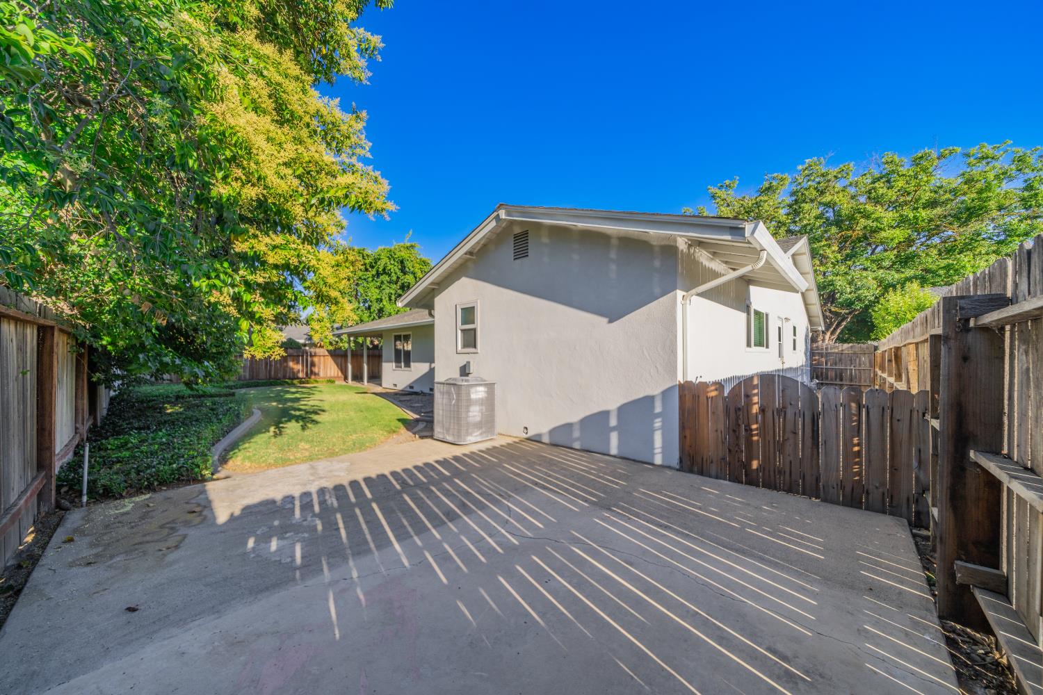 1413 Clovewood Ave, Modesto, CA 95355