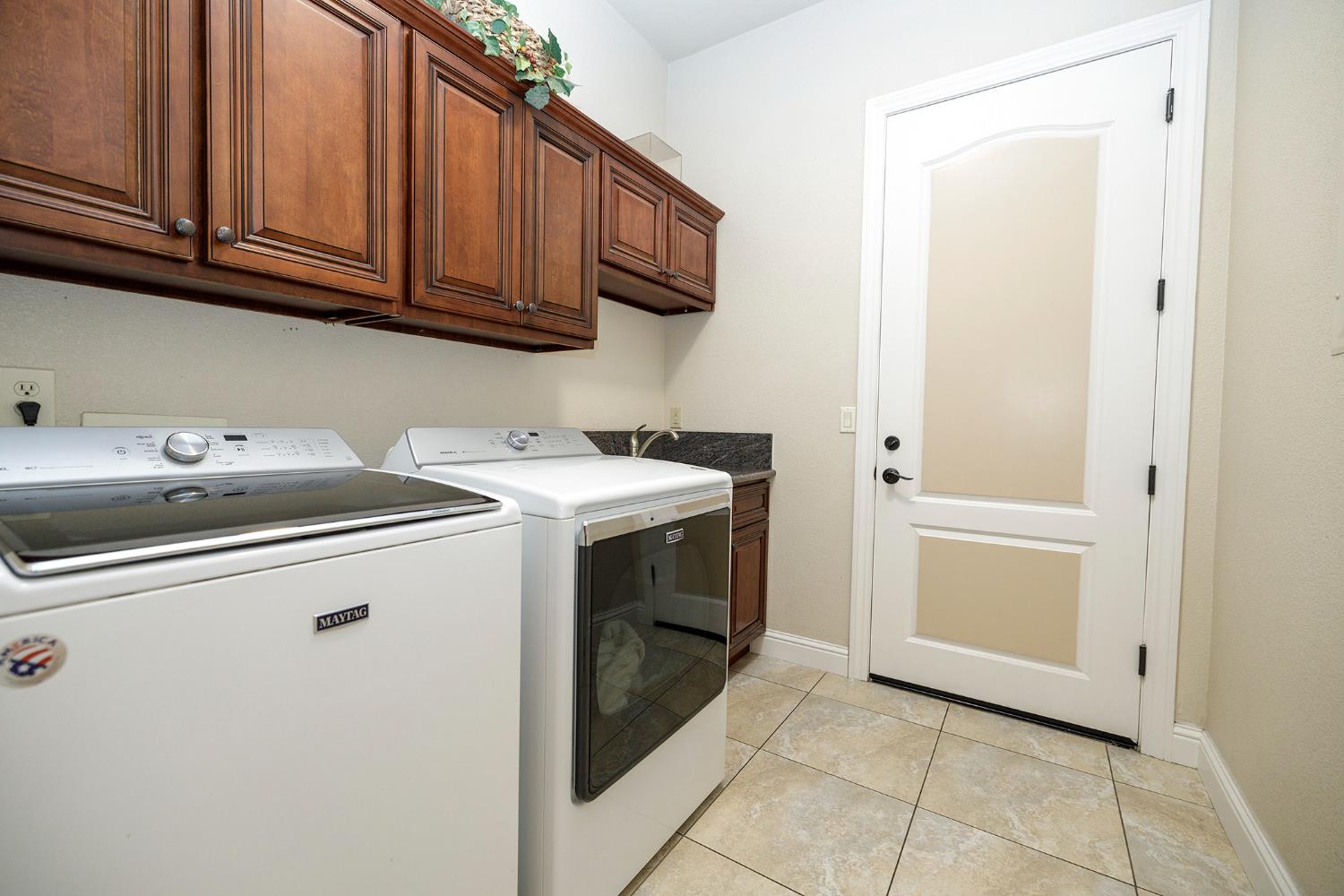 1350 Burman Dr, Turlock, CA 95382