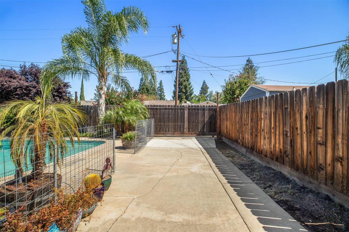 2671 El Camino Dr, Turlock, CA 95380
