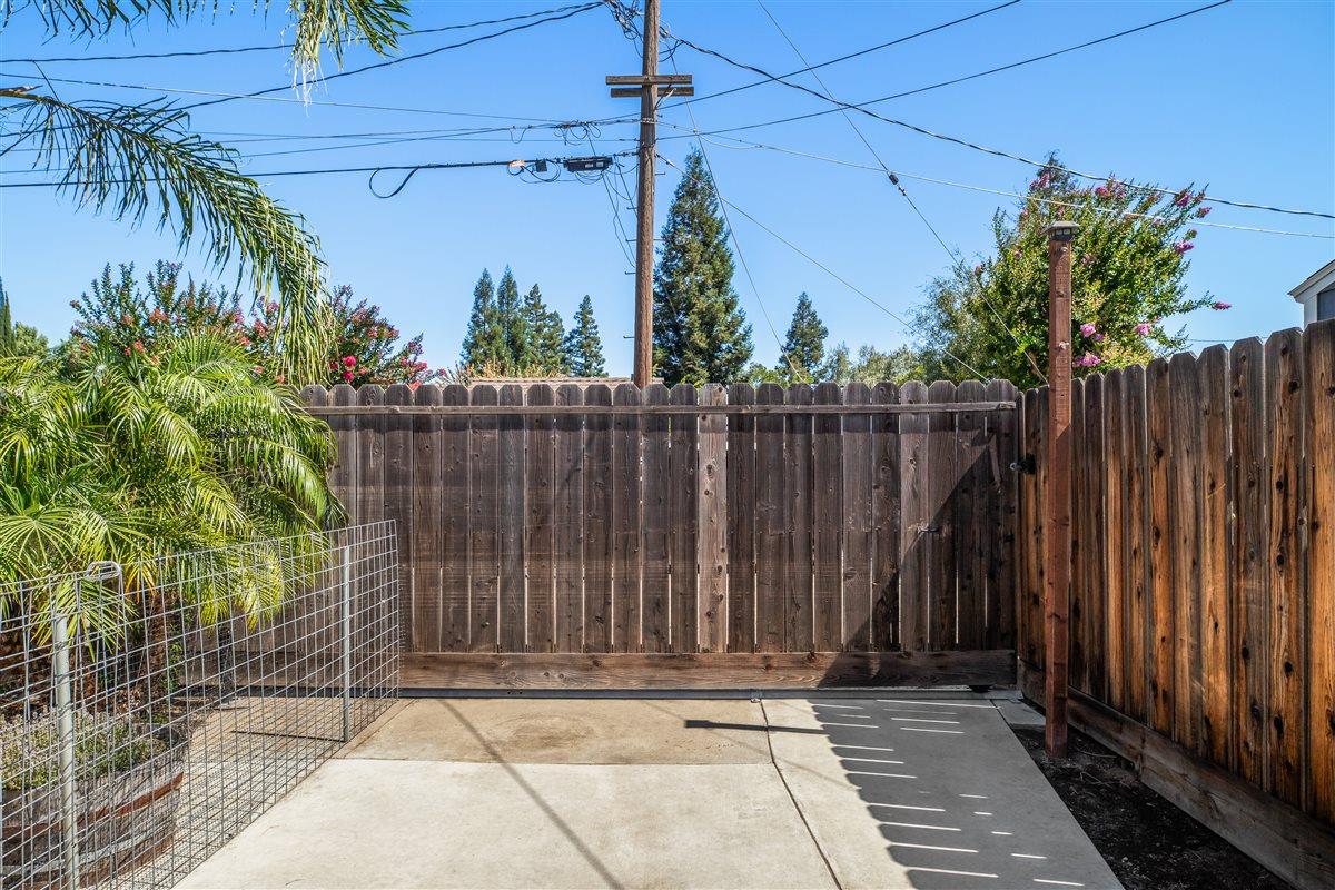 2671 El Camino Dr, Turlock, CA 95380