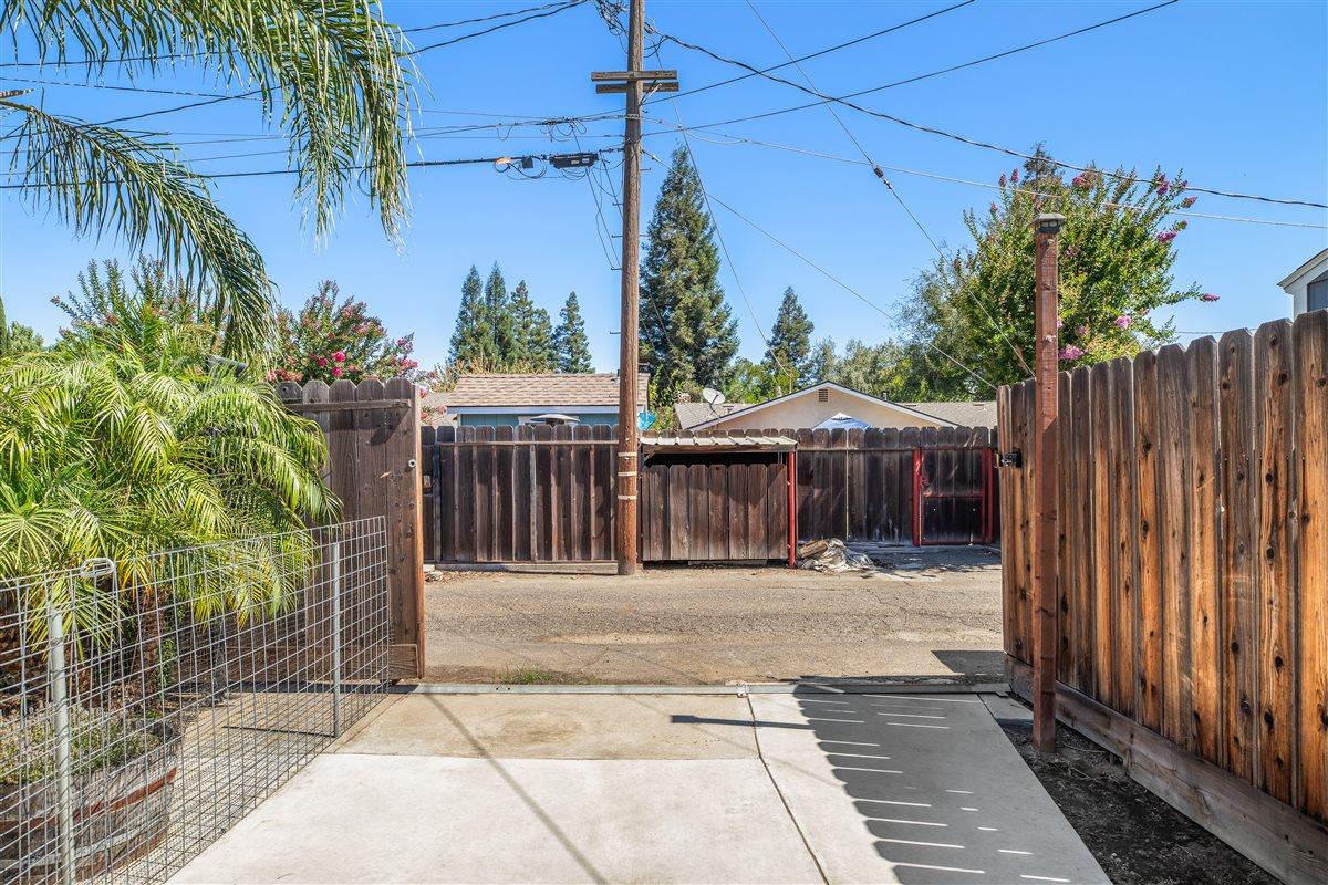 2671 El Camino Dr, Turlock, CA 95380