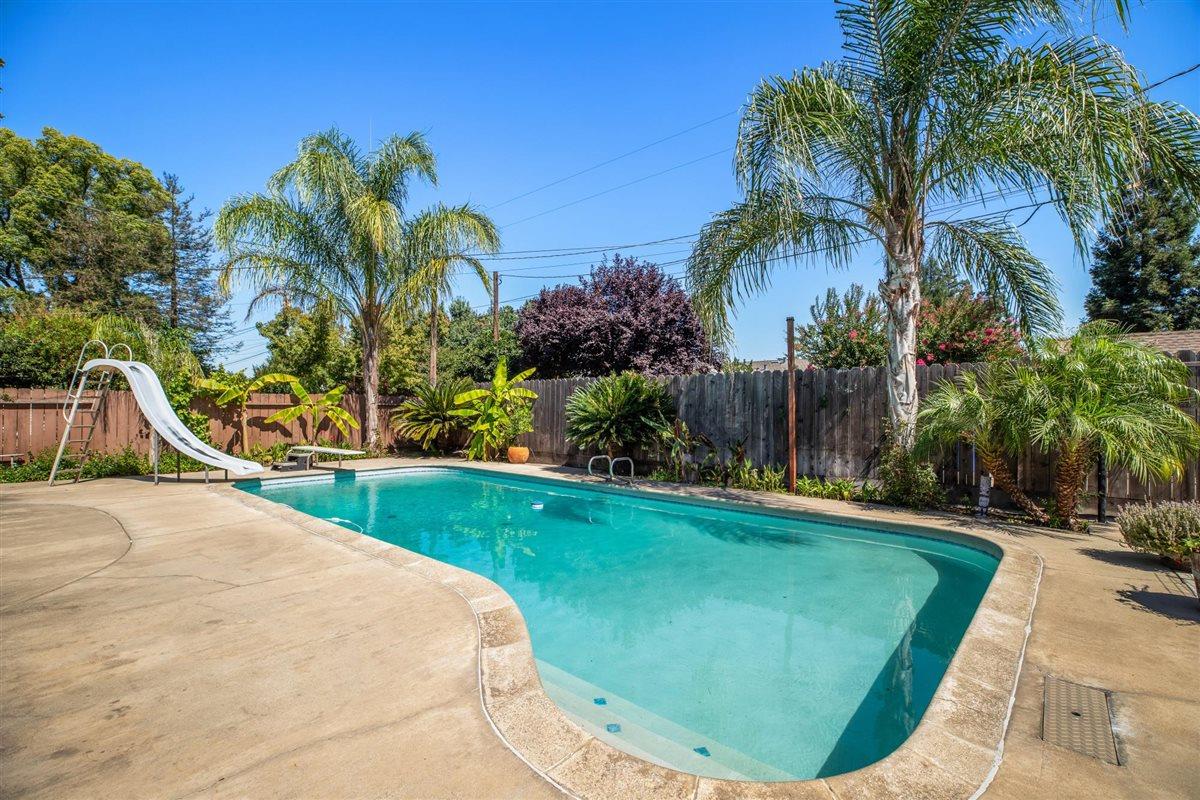 2671 El Camino Dr, Turlock, CA 95380