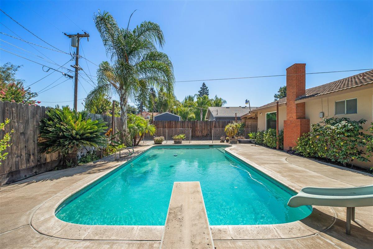 2671 El Camino Dr, Turlock, CA 95380