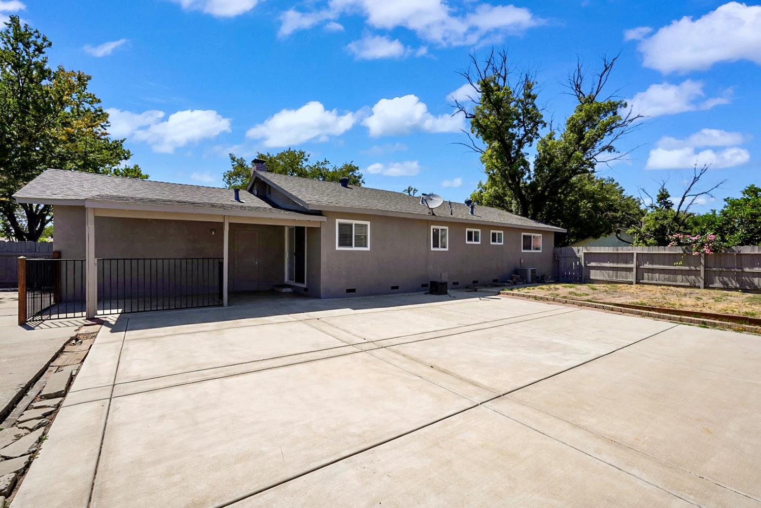 3104 Pembroke Dr, Modesto, CA 95350