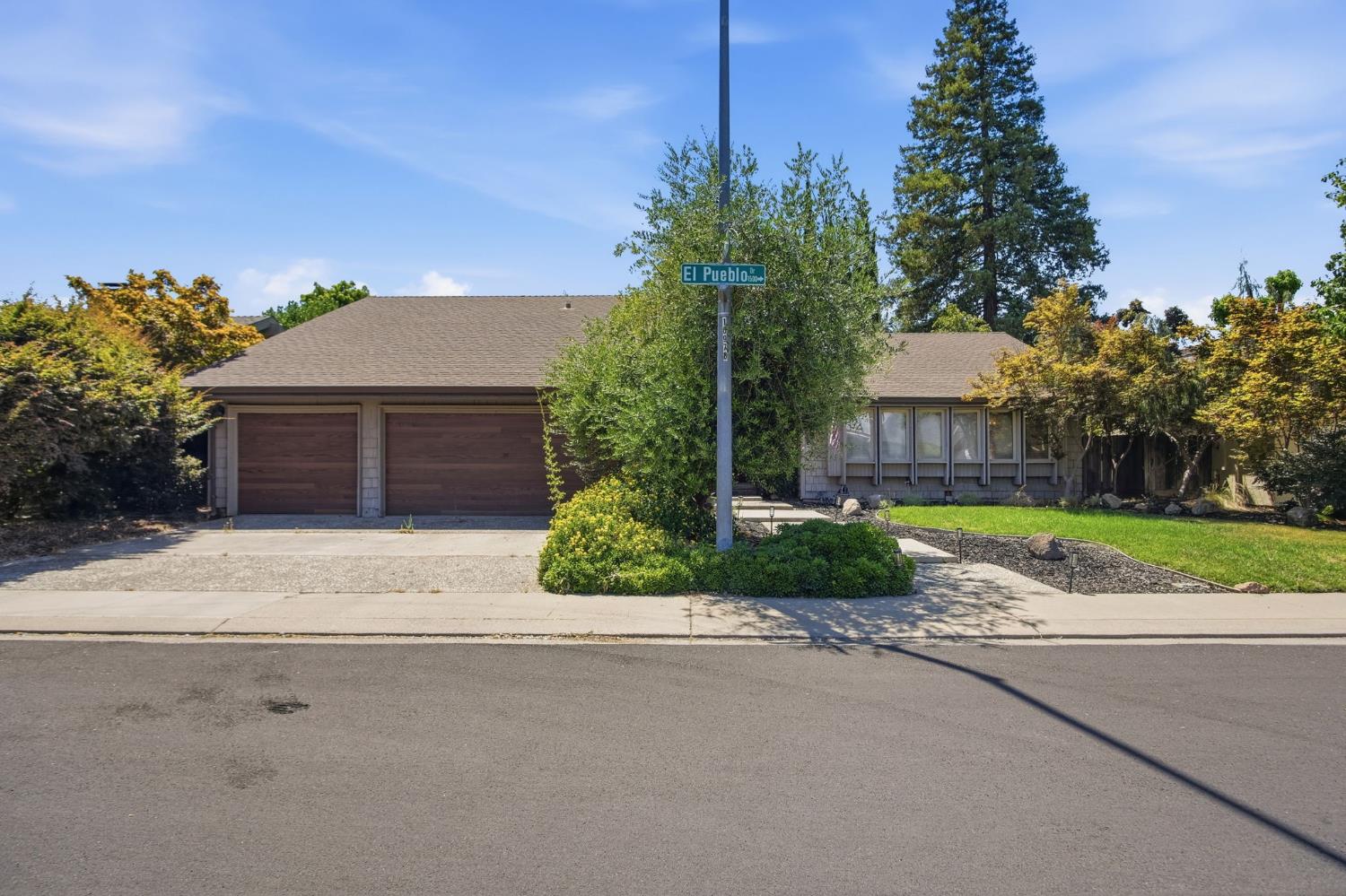 1421 El Pueblo Dr, Modesto, CA 95355